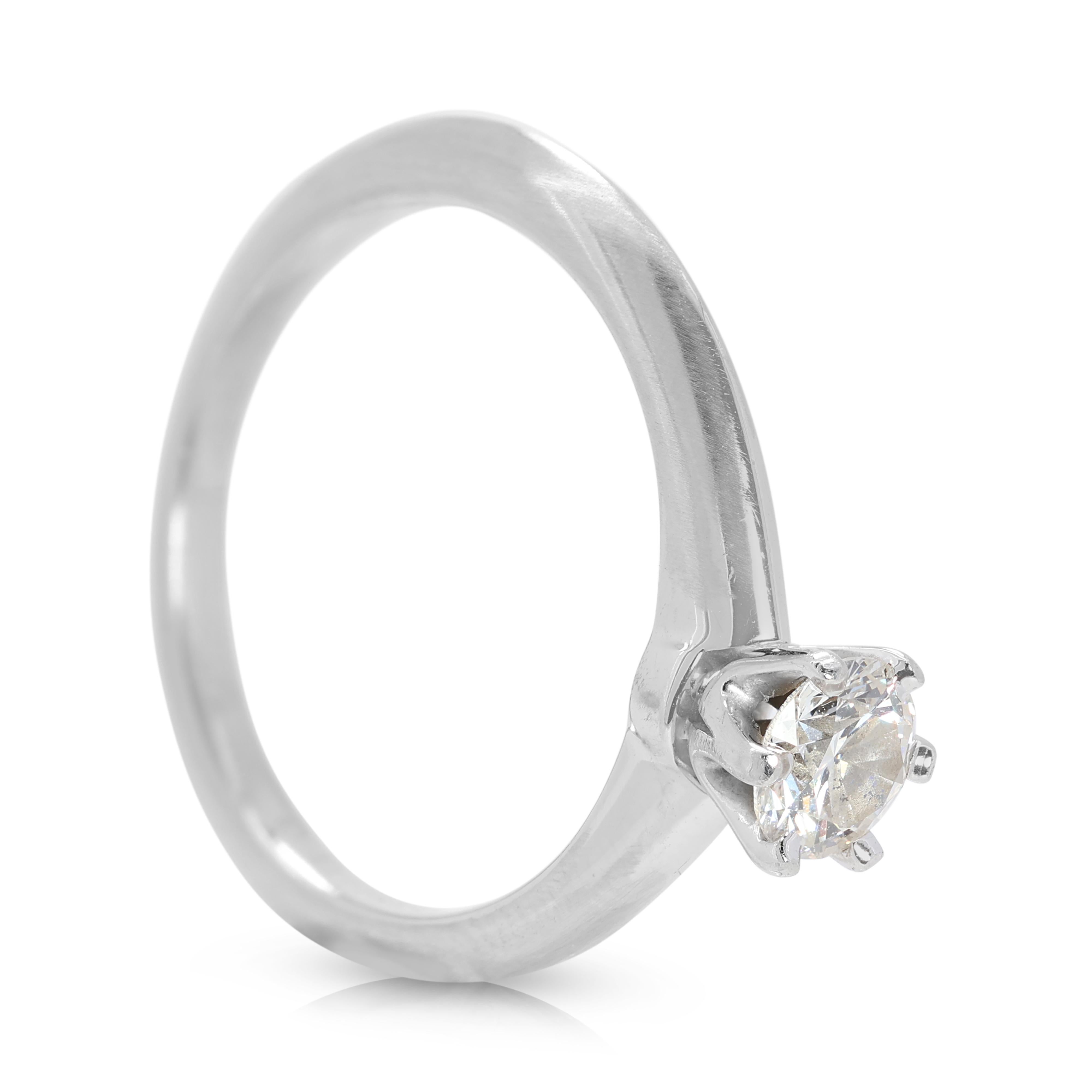 Anello classico con solitario di diamanti naturali da 0,36 carati in Nature in vendita 1