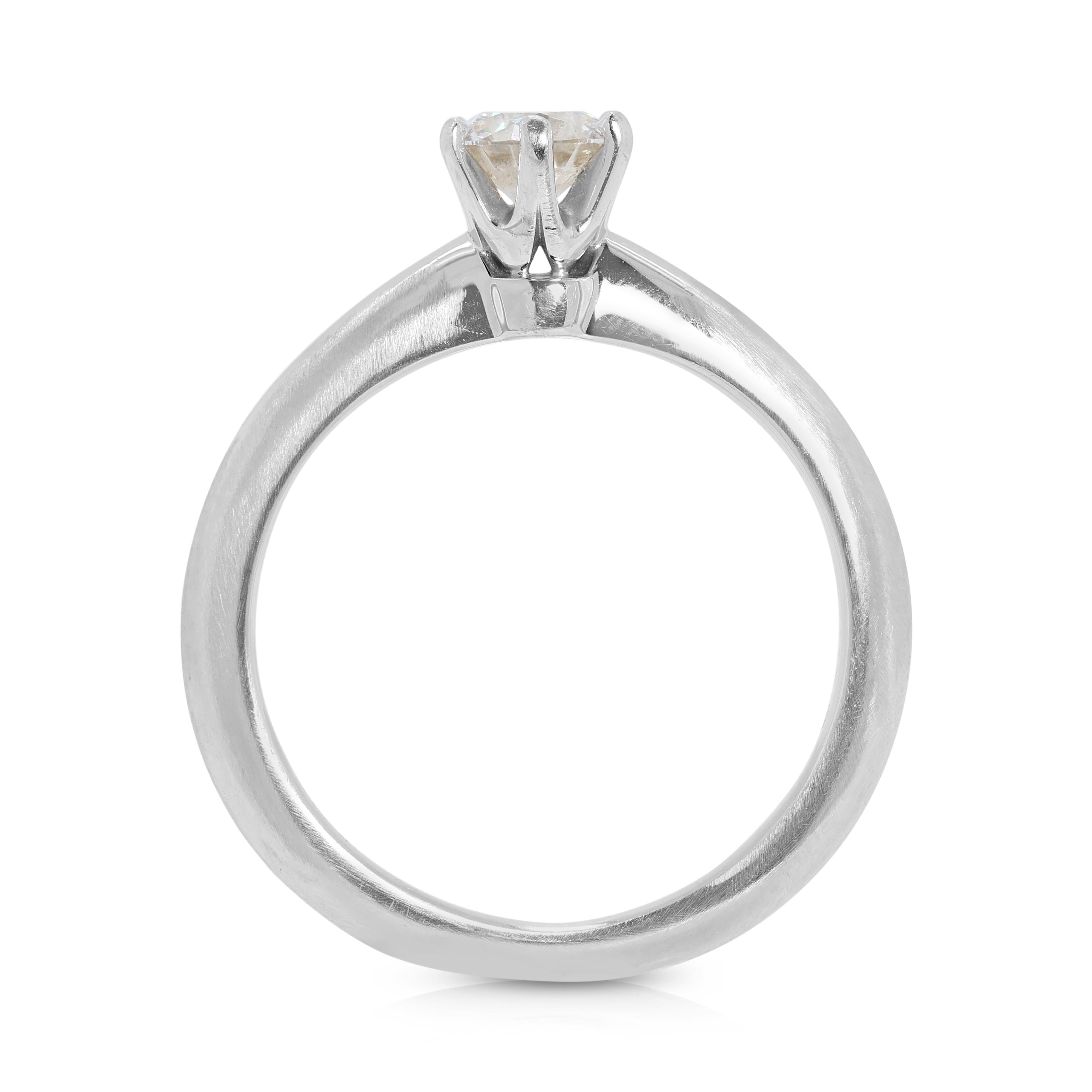 Anello classico con solitario di diamanti naturali da 0,36 carati in Nature in vendita 2