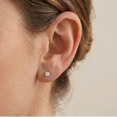 Boucles d'oreilles classiques en or blanc 18 carats avec diamant Lazare de 0,38 carats