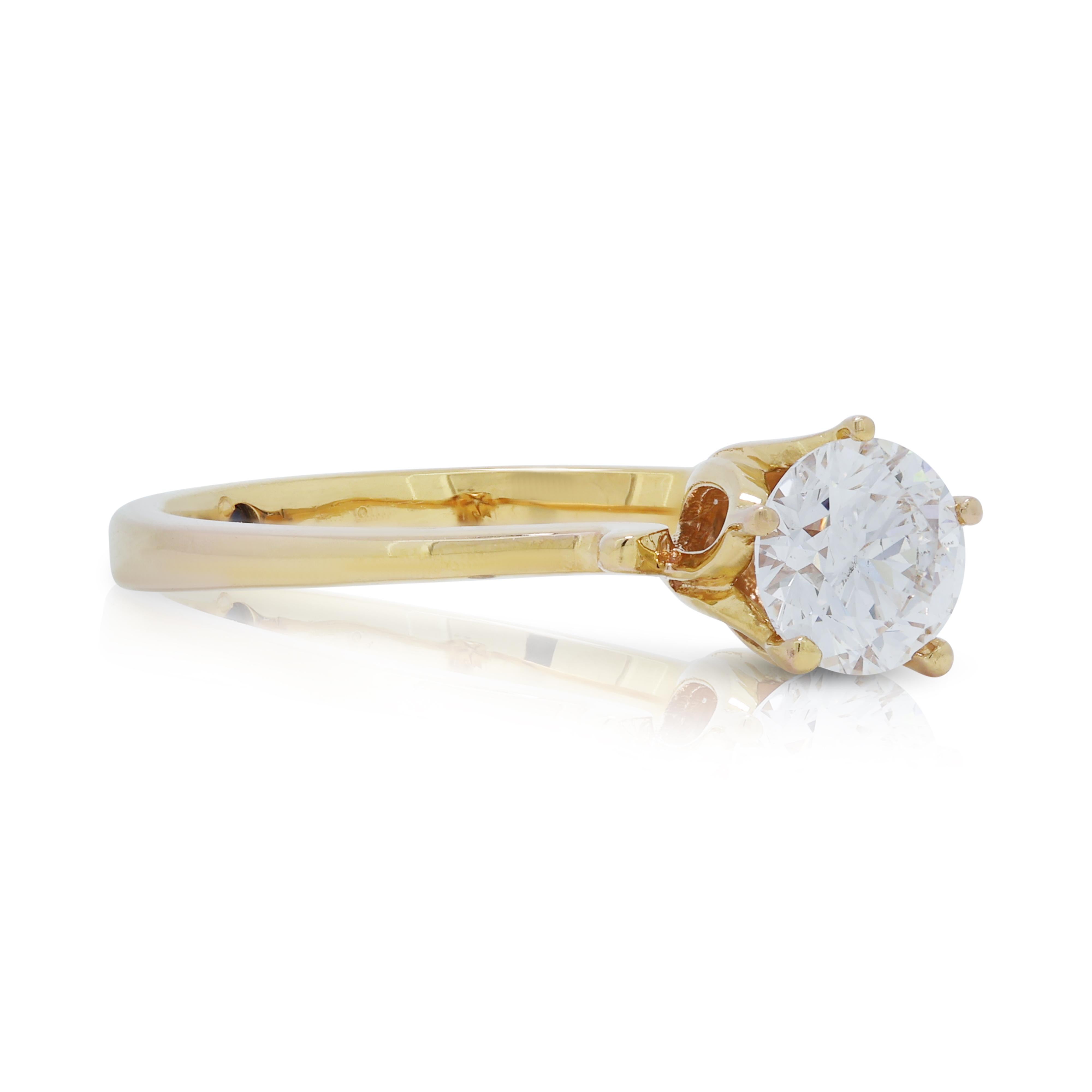 Classic 0.40ct Diamond Solitaire Ring in 18K Yellow Gold In Excellent Condition For Sale In רמת גן, IL