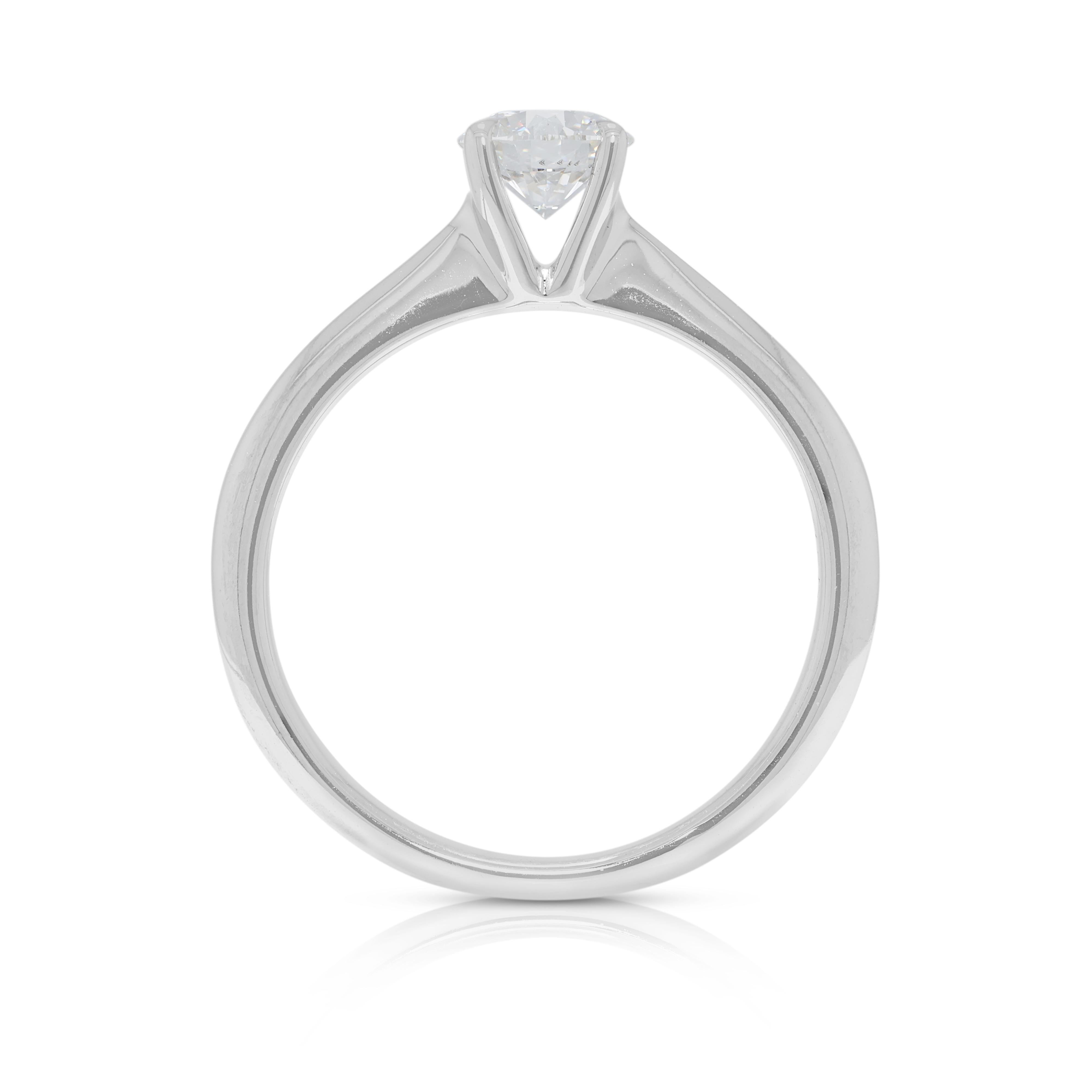 Anello classico con solitario di diamanti naturali tondi e brillanti da 0,41 carati in oro bianco 18 carati in vendita 2