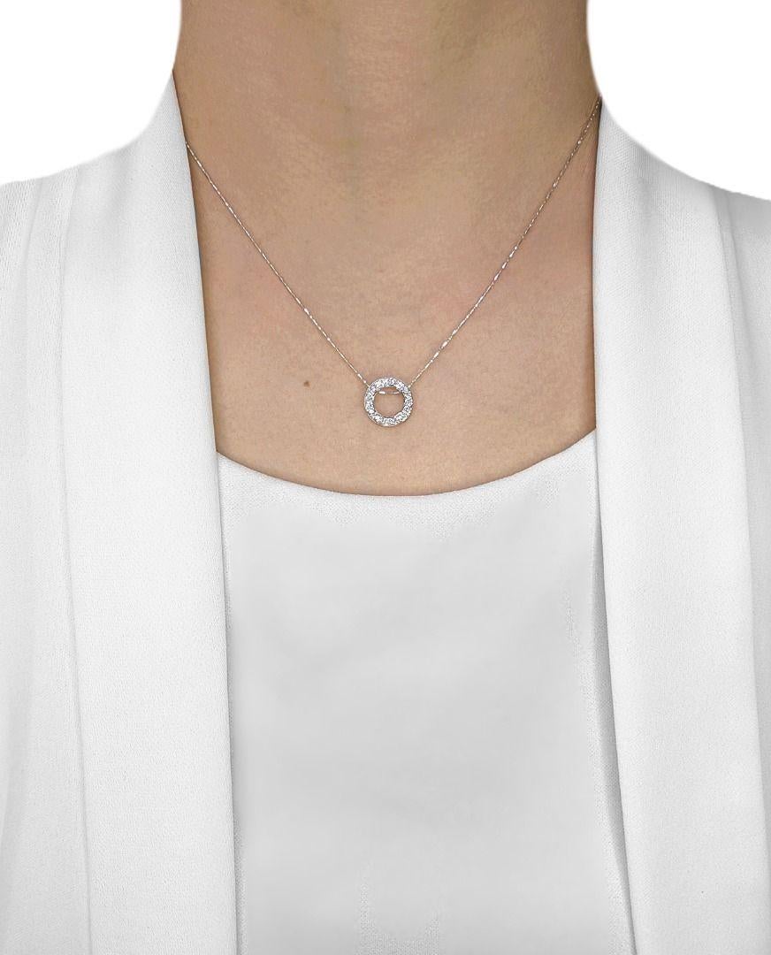 A refined expression of elegance, this 18K white gold pendant features 16 natural diamonds, totaling 0.4 carats of brilliant sparkle. The round brilliant-cut diamonds, with their H color grade and VS clarity, are expertly set to enhance their