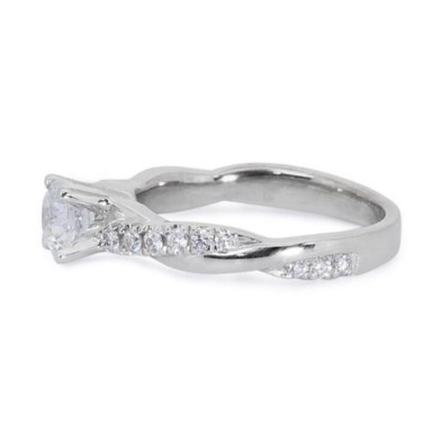 Classic 0.53ct Round Brilliante Diamond Ring set in 18K White Gold Neuf - En vente à רמת גן, IL