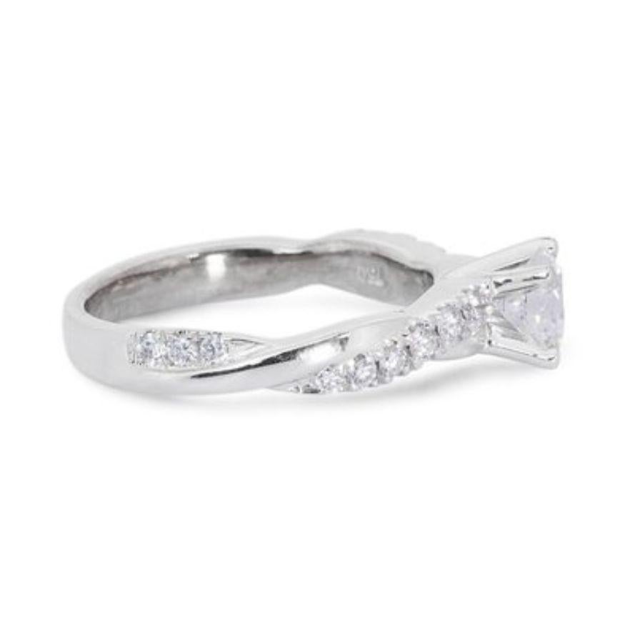 Classic 0.53ct Round Brilliante Diamond Ring set in 18K White Gold Pour femmes en vente
