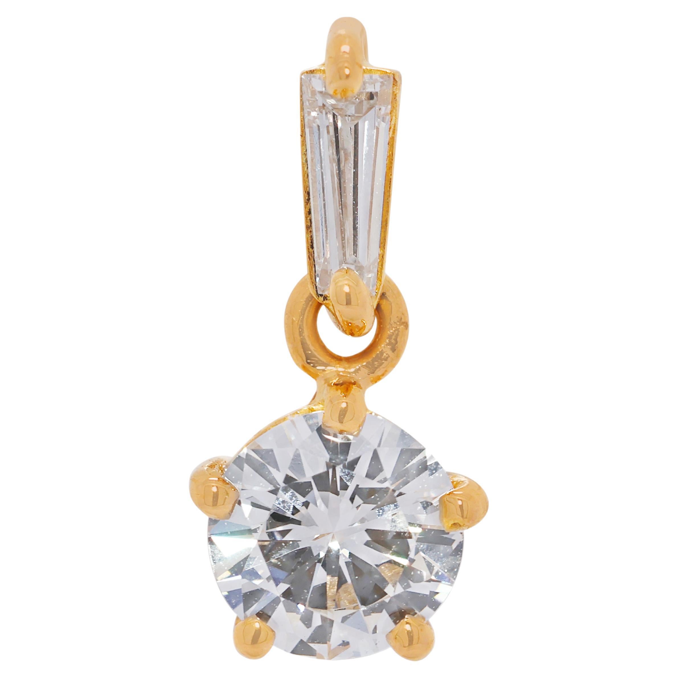 Pendentif classique en or jaune 22K serti d'un diamant naturel de 0,61ct en vente