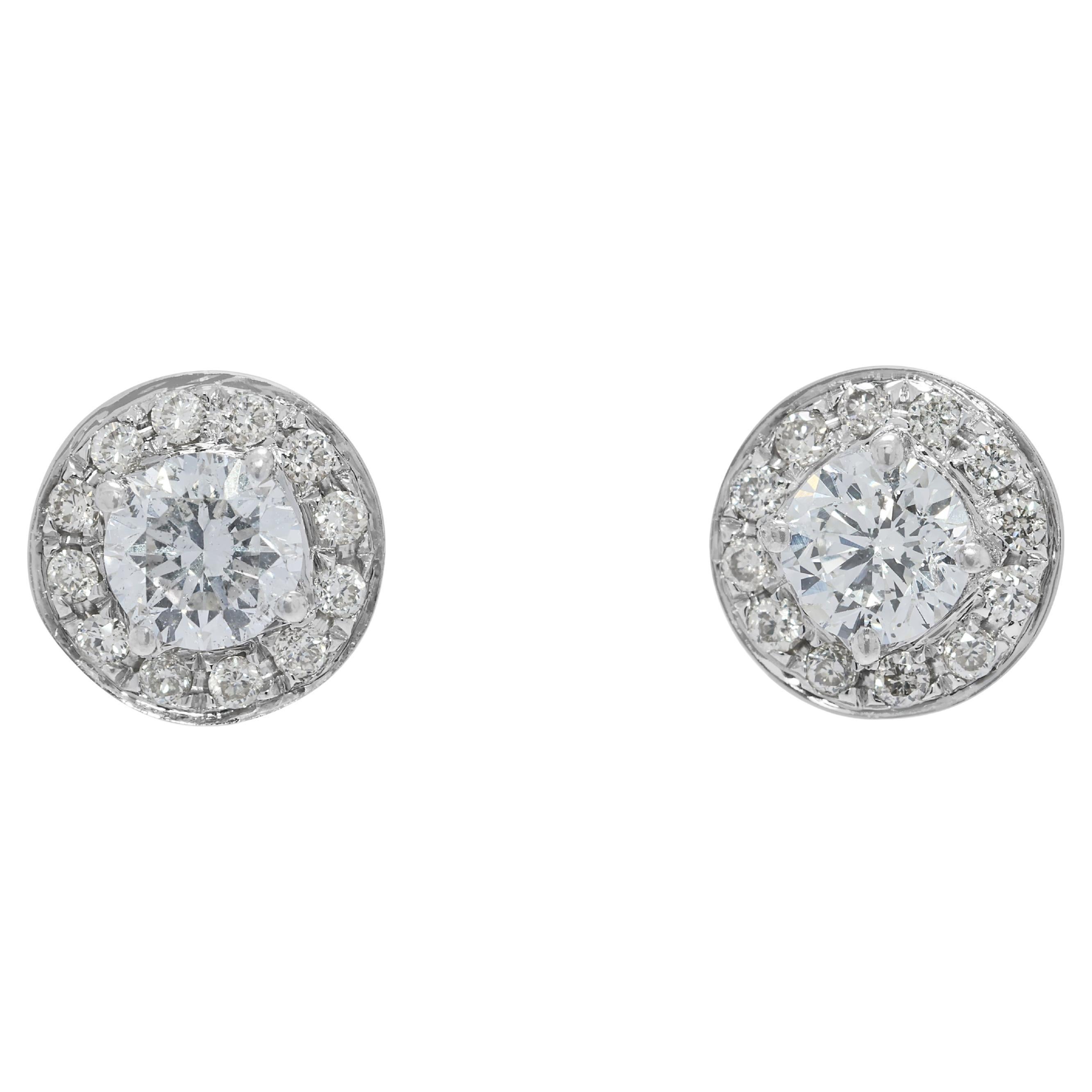 Boucles d'oreilles classiques en or blanc 18 carats, ornées de diamants naturels de 0,66 ct en forme de halo en vente