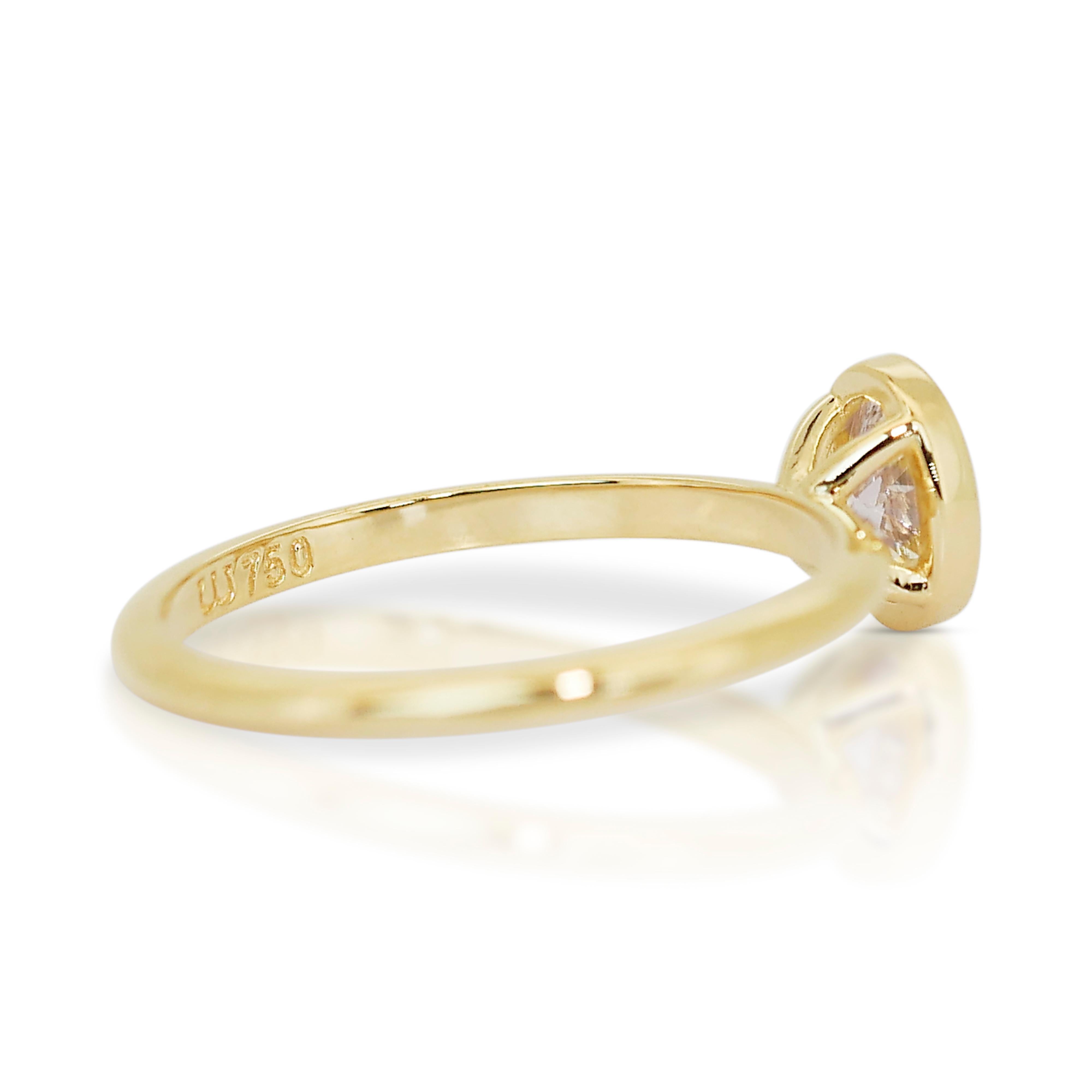 Anello classico con doppio eccellente diamante taglio ideale da 0,71 carati in oro giallo 18 carati - Certificato GIA

Eleva il tuo stile con questo splendido anello solitario in oro giallo 18k con un diamante da 0,71 carati di qualità eccezionale.