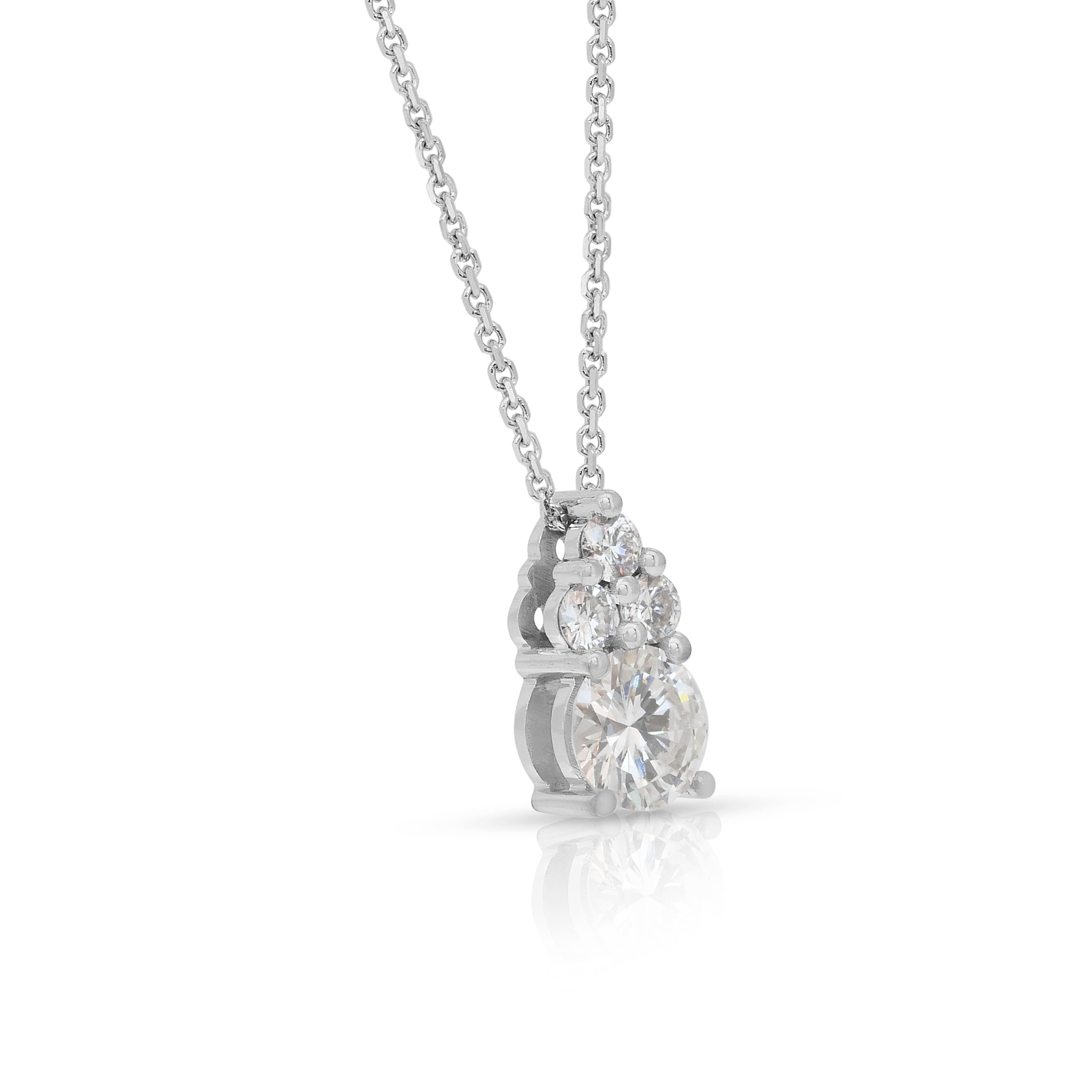 Taille ronde Collier classique de 0,74ct de diamants avec pendentif en or blanc 18k - certifié IGI en vente