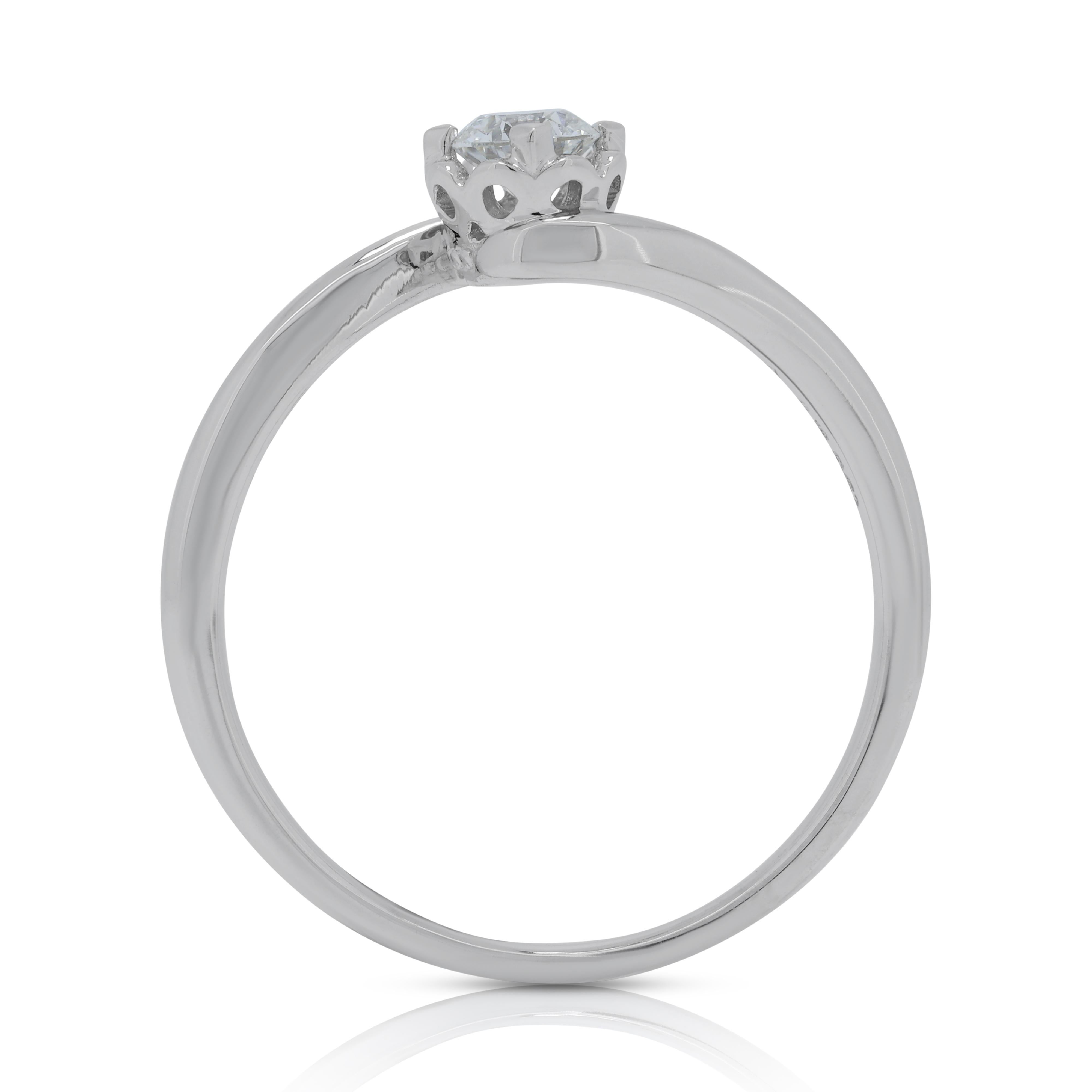 Classic 0.18ct Diamond Ring in 18K White Gold  For Sale 2