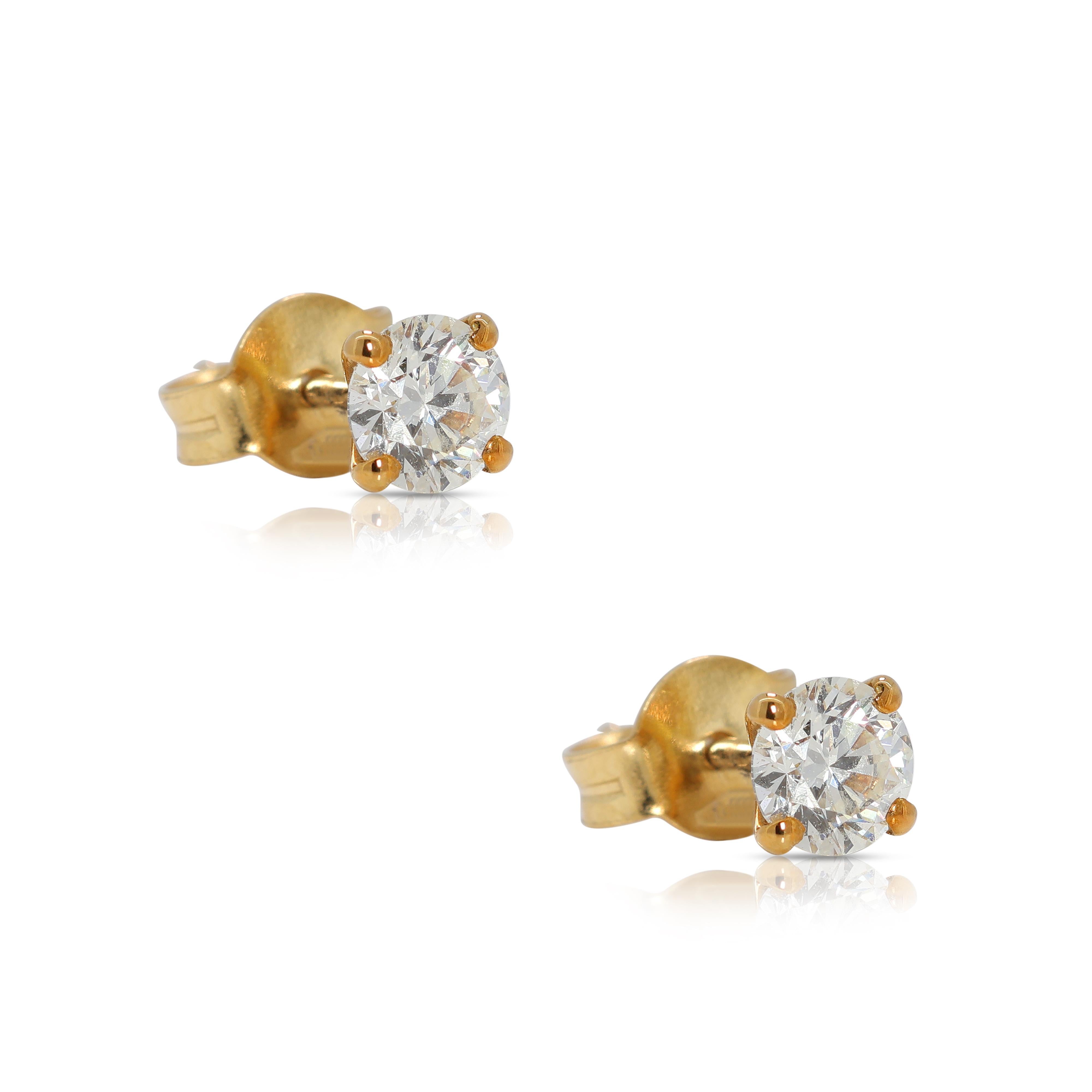 Taille ronde Boucles d'oreilles classiques en or jaune 18 carats avec AIG et diamant naturel de 0,80 ct en vente