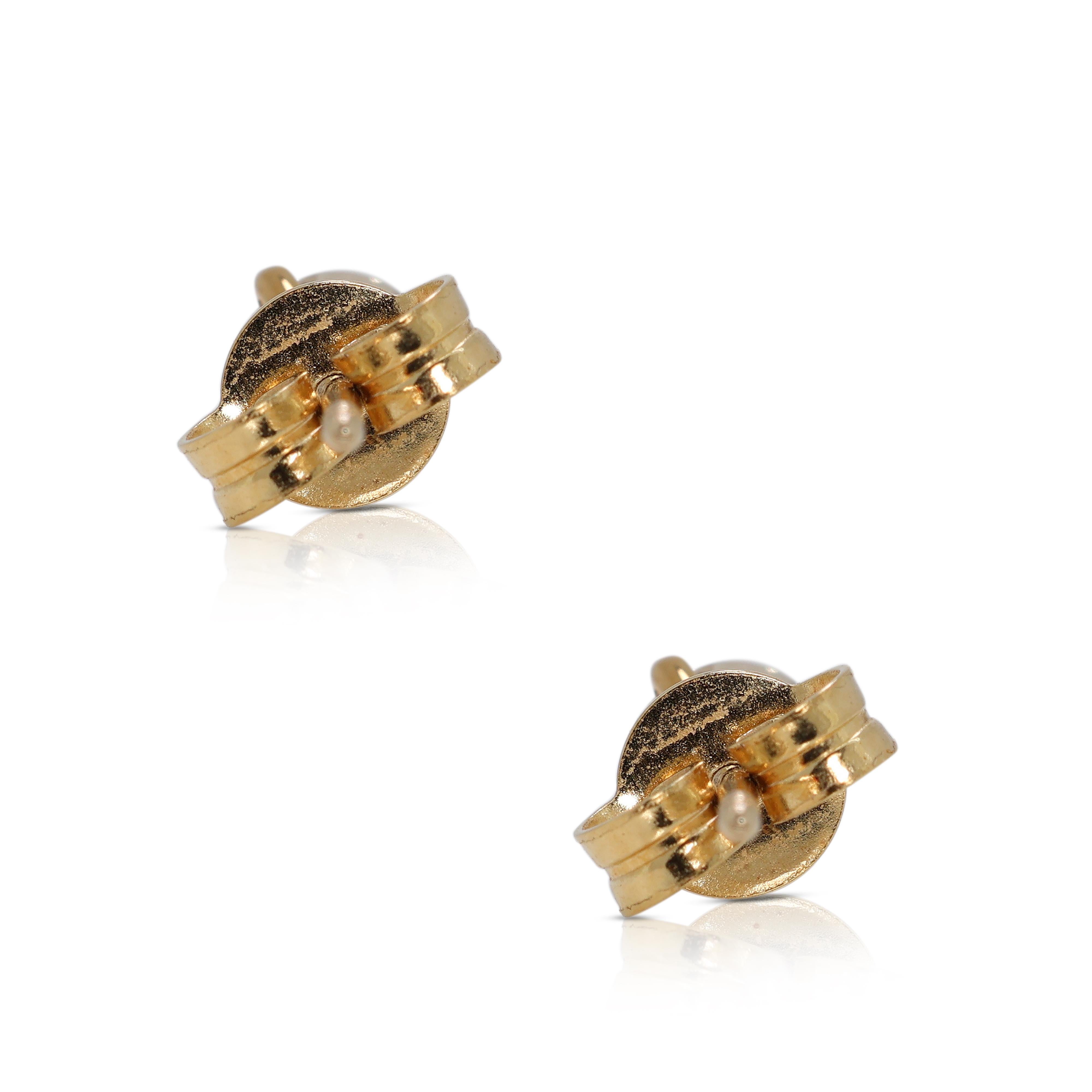 Boucles d'oreilles classiques en or jaune 18 carats avec AIG et diamant naturel de 0,80 ct en vente 1
