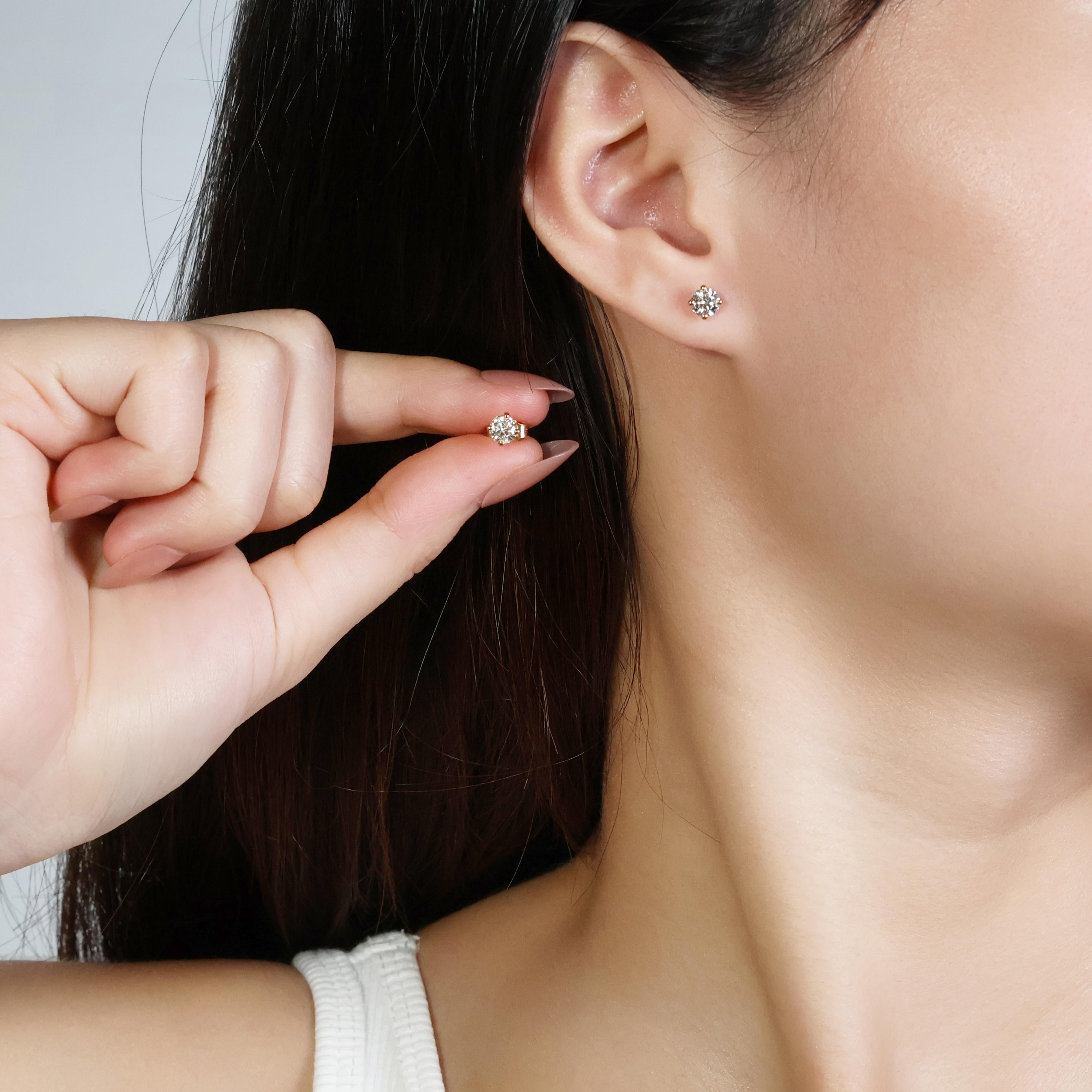 Boucles d'oreilles classiques en or jaune 18 carats avec AIG et diamant naturel de 0,80 ct en vente 3