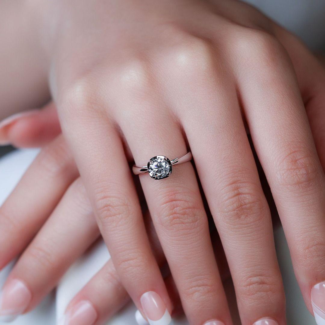 This ring is more than just an accessory; it's a symbol of classic beauty and enduring value. The D color and SI1 clarity diamond guarantees exceptional brilliance and quality, while the minimalistic design allows the gemstone to take center stage.