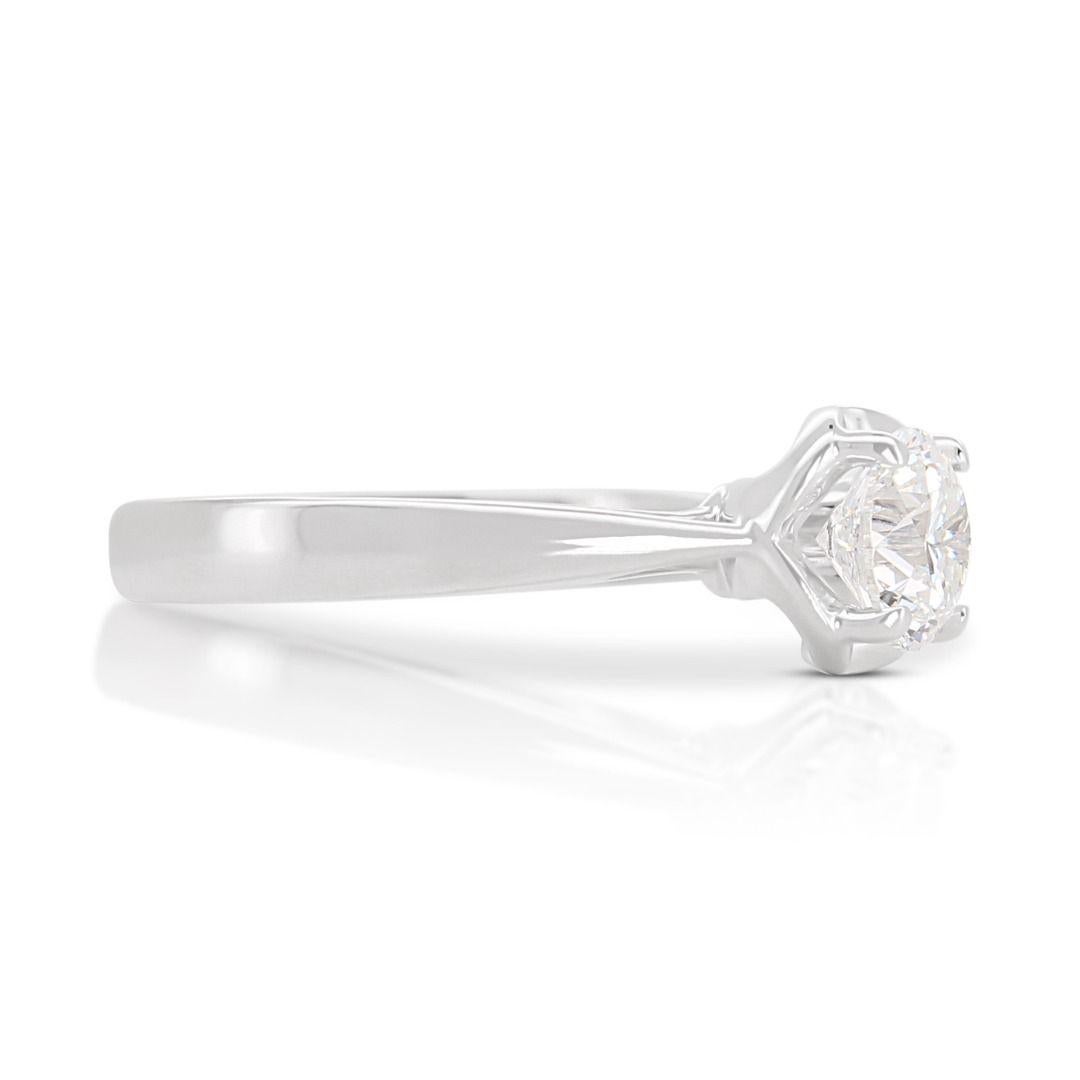 Classic 0.90ct Round Brilliant Natural Diamond Solitaire Ring in 18K White Gold In New Condition For Sale In רמת גן, IL