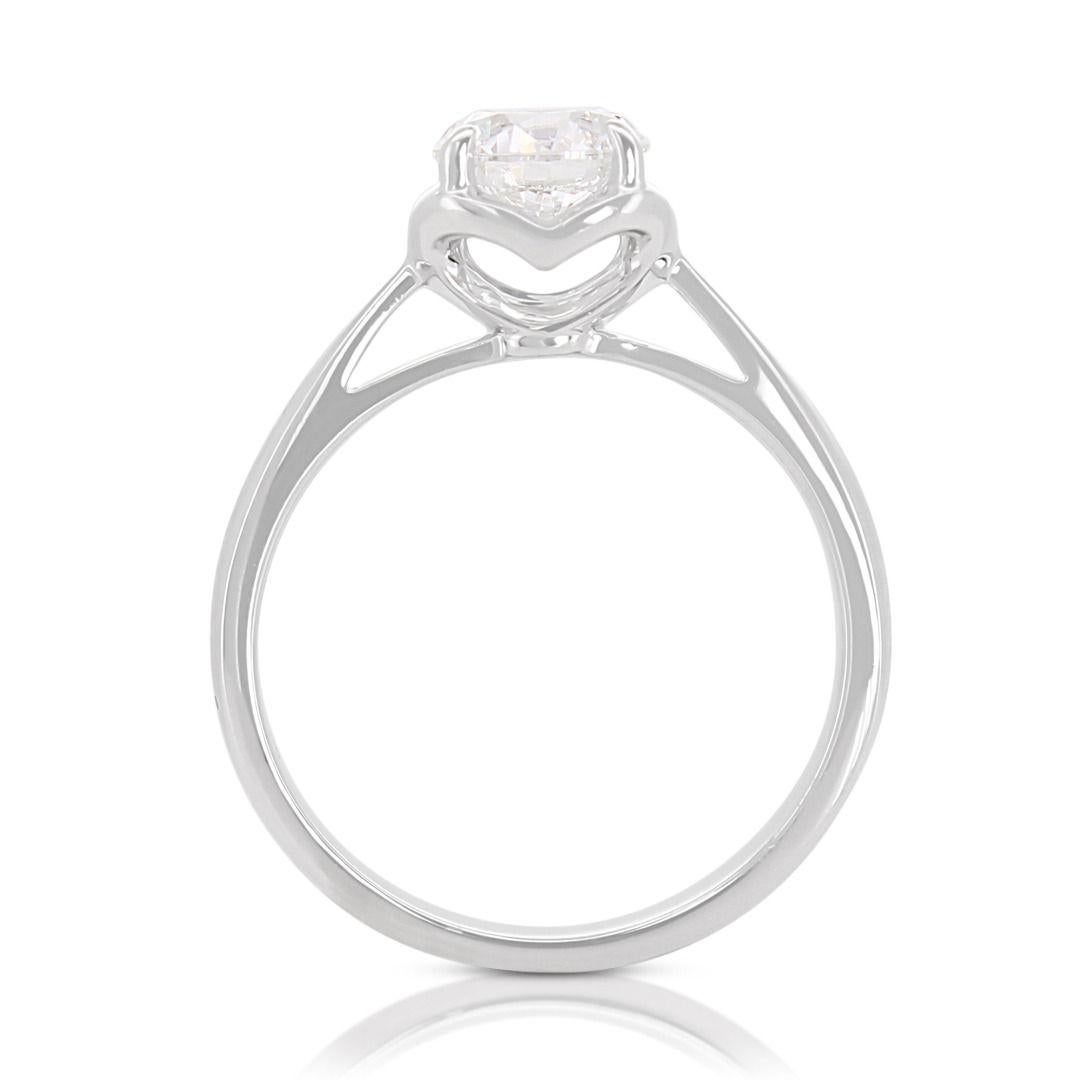 Classic 0.90ct Round Brilliant Natural Diamond Solitaire Ring in 18K White Gold For Sale 1