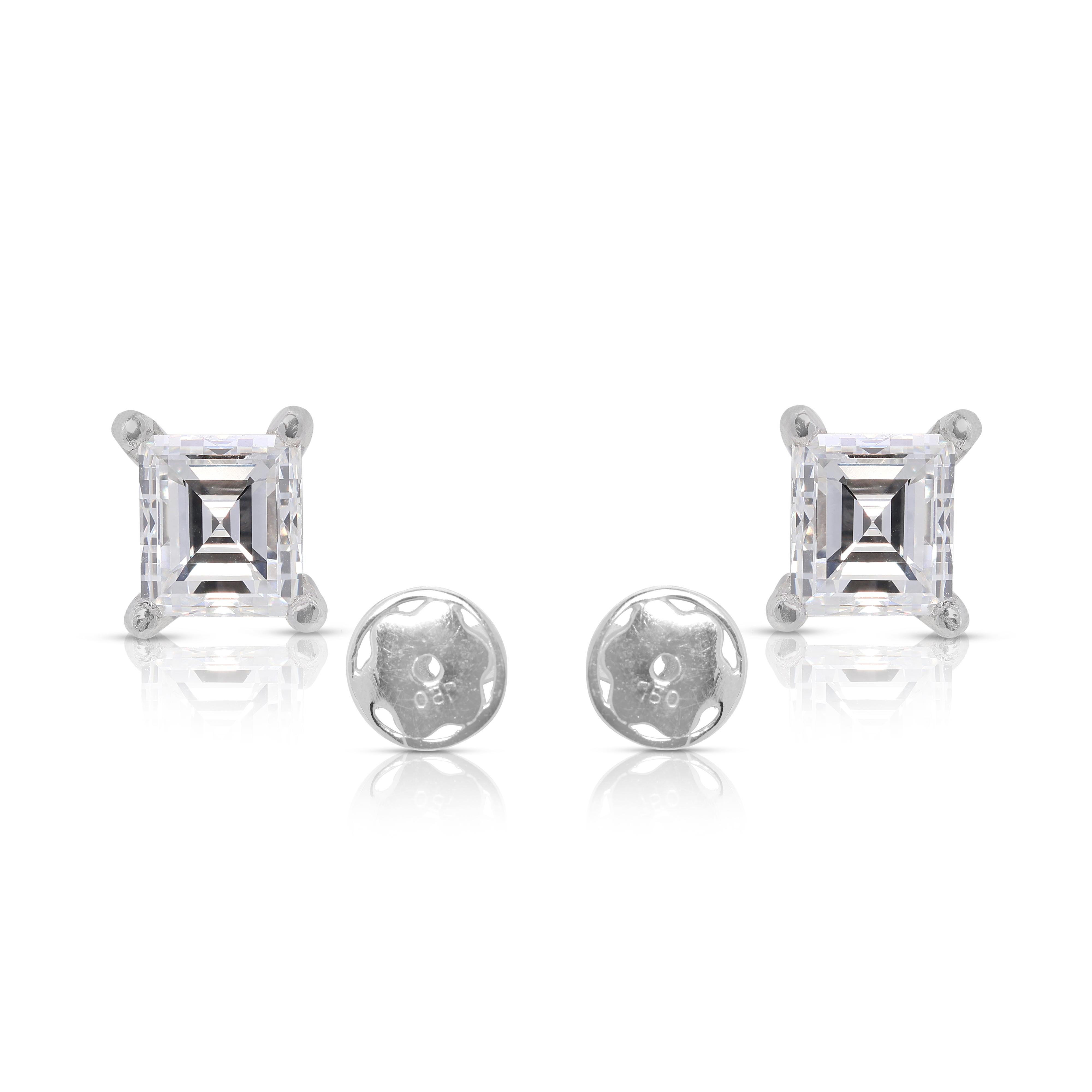 Boucles d'oreilles classiques en or blanc 18 carats et diamant naturel de 1 carat 27 points en vente 2