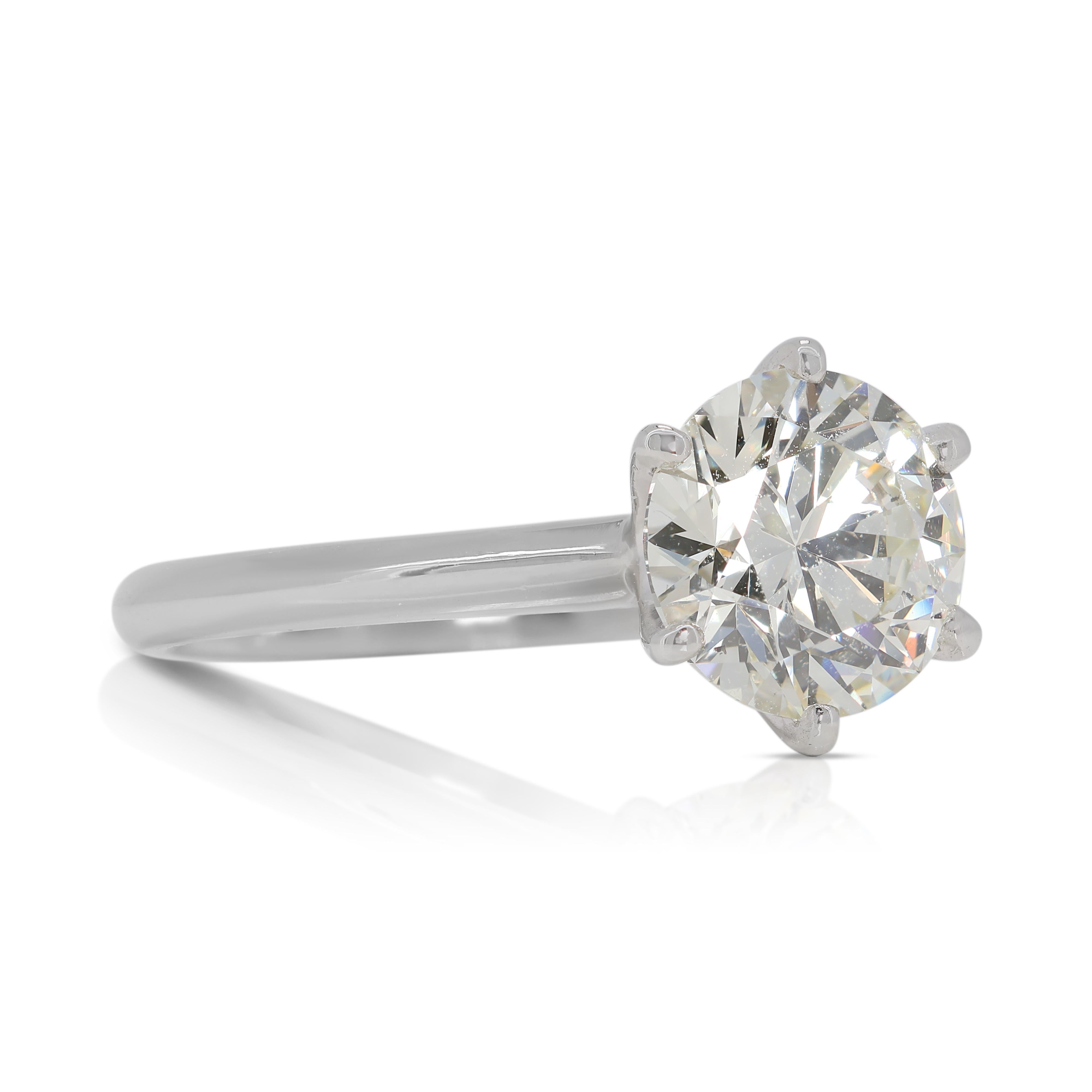 Classic 1 carat and 82 points Natural Diamond Solitaire Ring in Platinum In Excellent Condition In רמת גן, IL