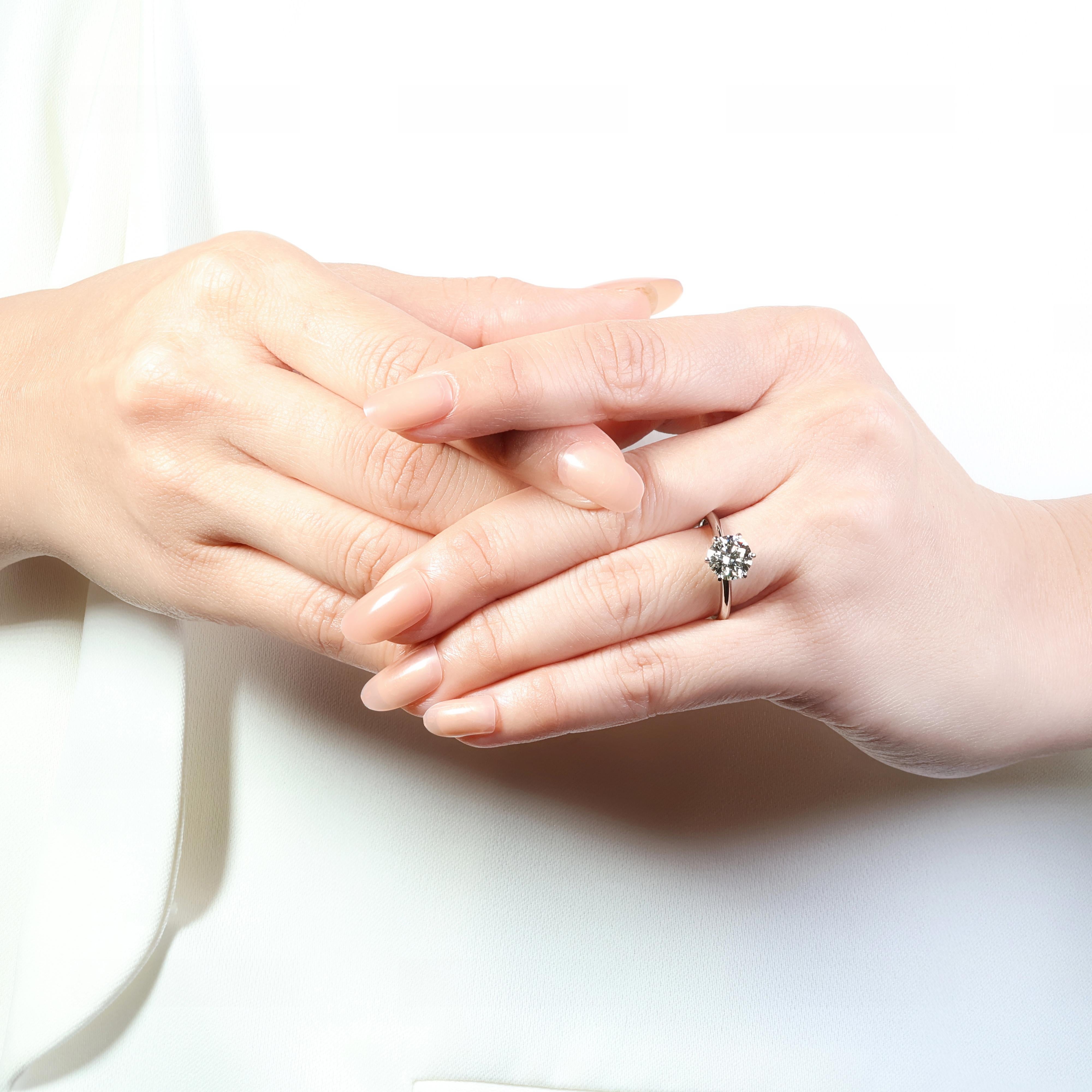 Classic 1 carat and 82 points Natural Diamond Solitaire Ring in Platinum 4