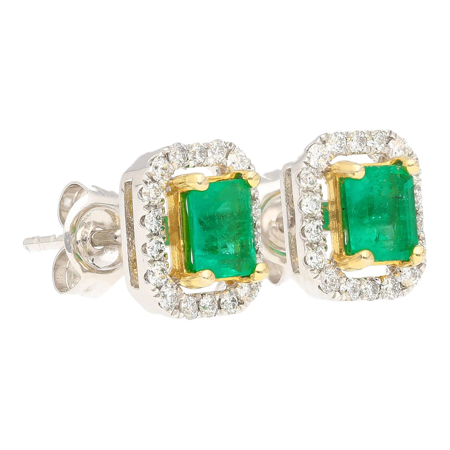 Classic 1 Carat Natural Emerald and Diamond Halo Stud Earrings in 18k White Gold In New Condition For Sale In Miami, FL
