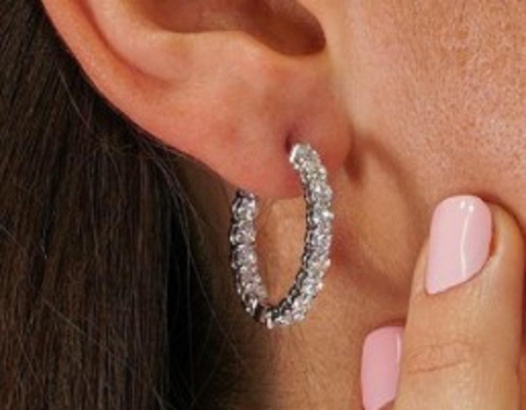 Orecchini a cerchio classici con diamanti a 10 punte in oro 18KT - 3,20 carati In condizioni Nuovo in vendita a Khet Bang Rak, Krung Thep Maha Nakhon