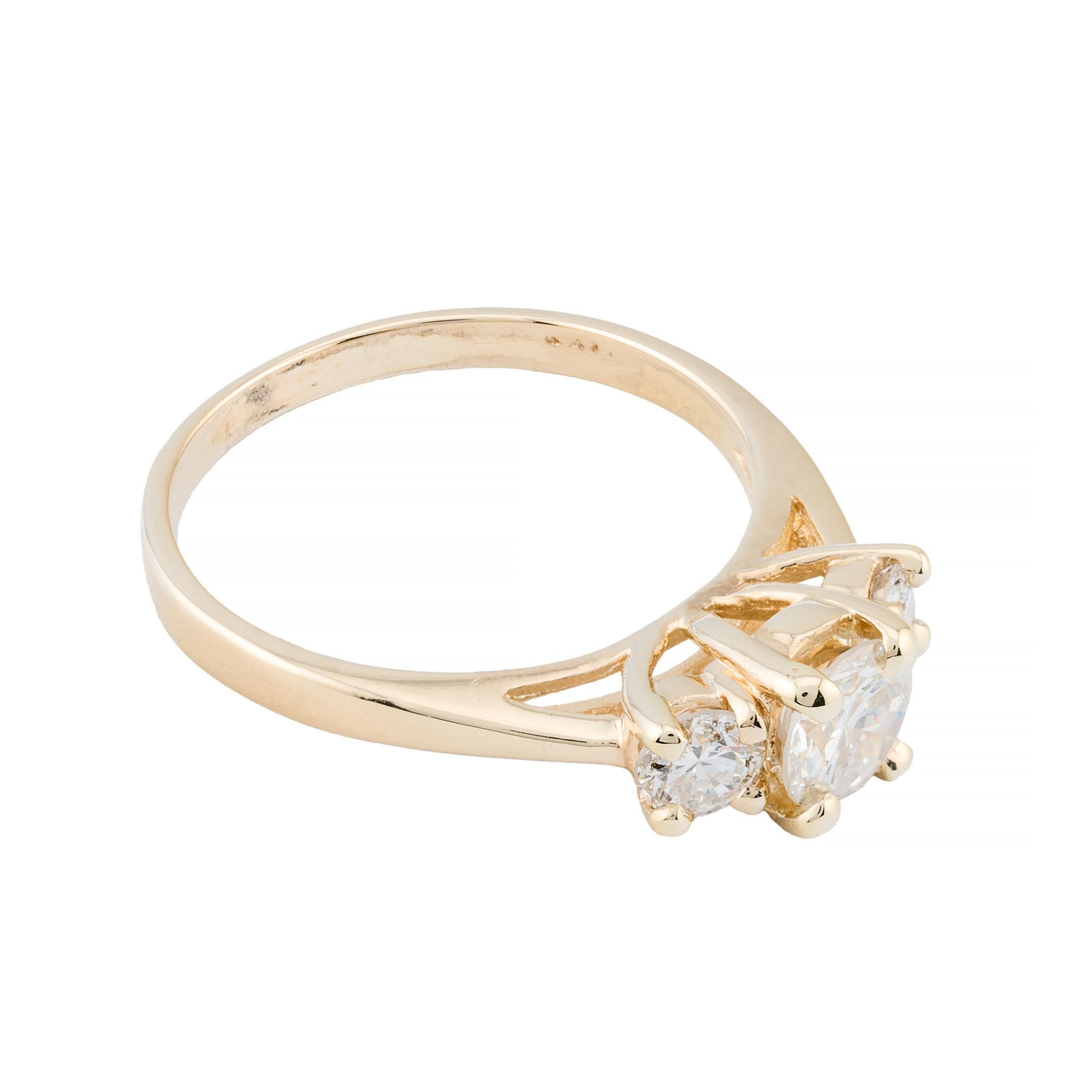 Brilliant Cut Classic 1.00ctw Diamond Three Stone Engagement Ring in 14 Karat Yellow Gold For Sale