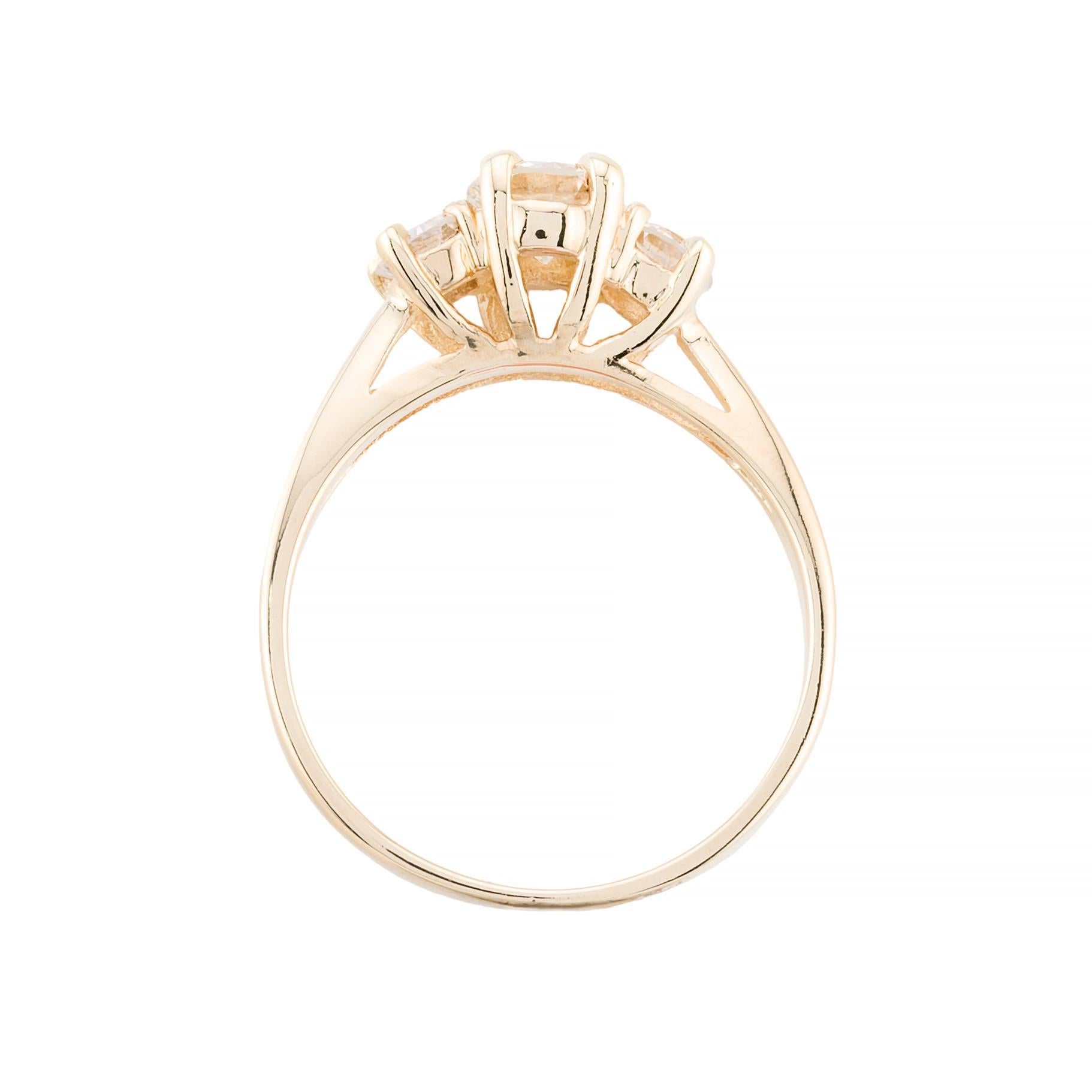 Women's Classic 1.00ctw Diamond Three Stone Engagement Ring in 14 Karat Yellow Gold For Sale