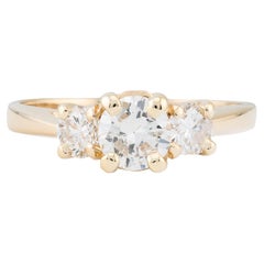 Anillo de compromiso clásico de oro amarillo de 14 quilates con tres piedras y 1,00 quilate de diamantes