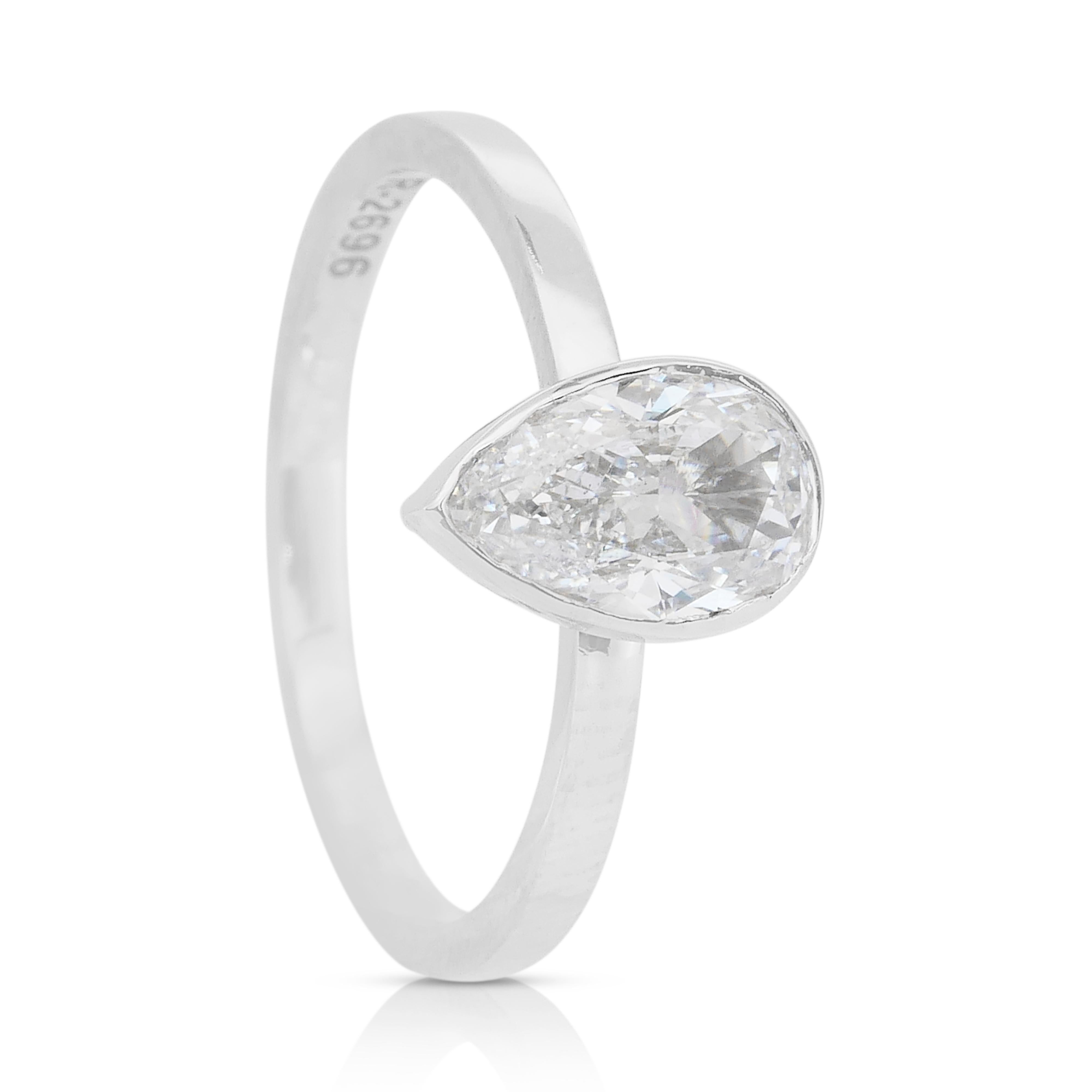 Classic 1.01ct Diamond Solitaire Ring in 18k White Gold - IGI Certified For Sale 2