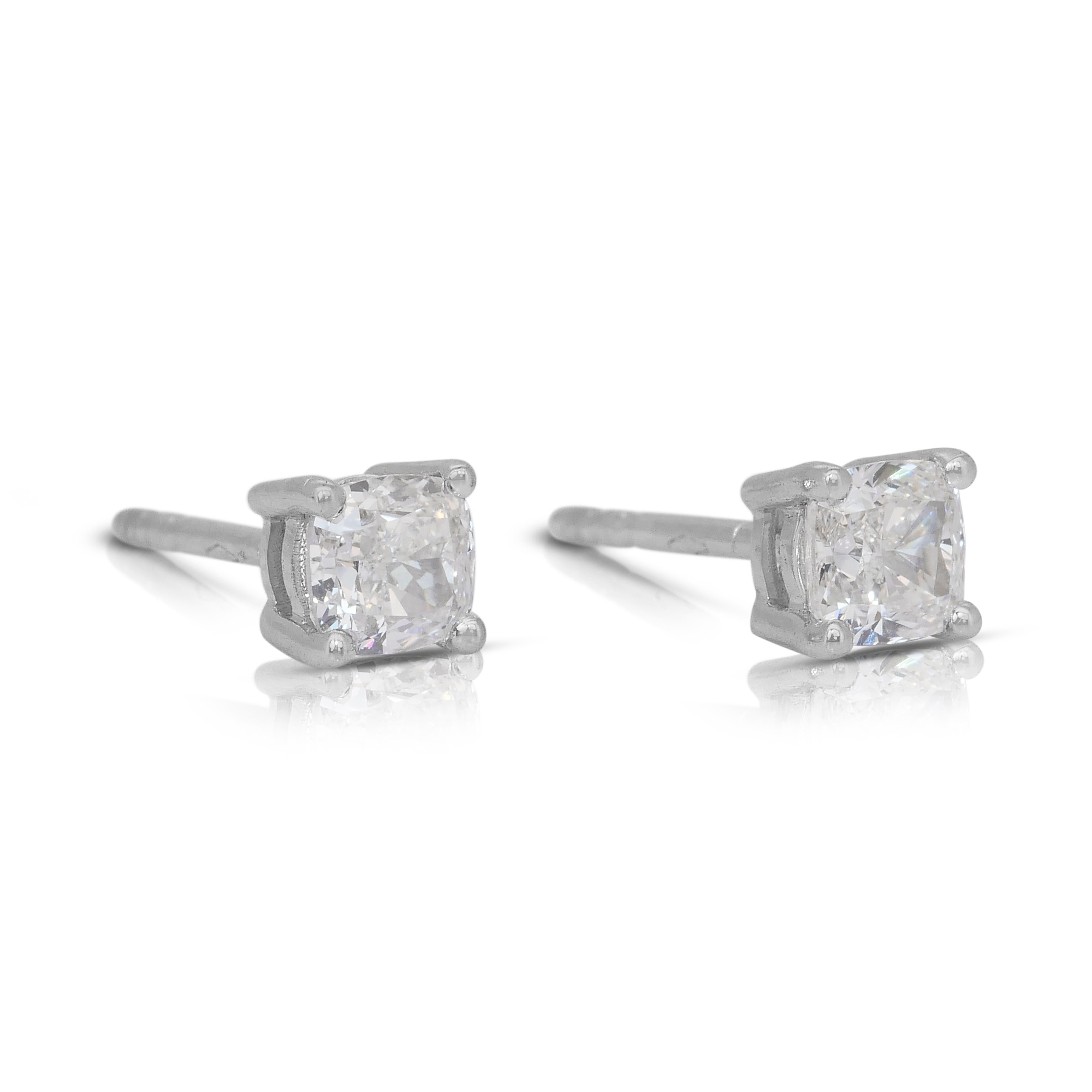 Classic 1.01ct Diamonds Stud Earrings in 18k White Gold - IGI Certified im Zustand „Neu“ im Angebot in רמת גן, IL