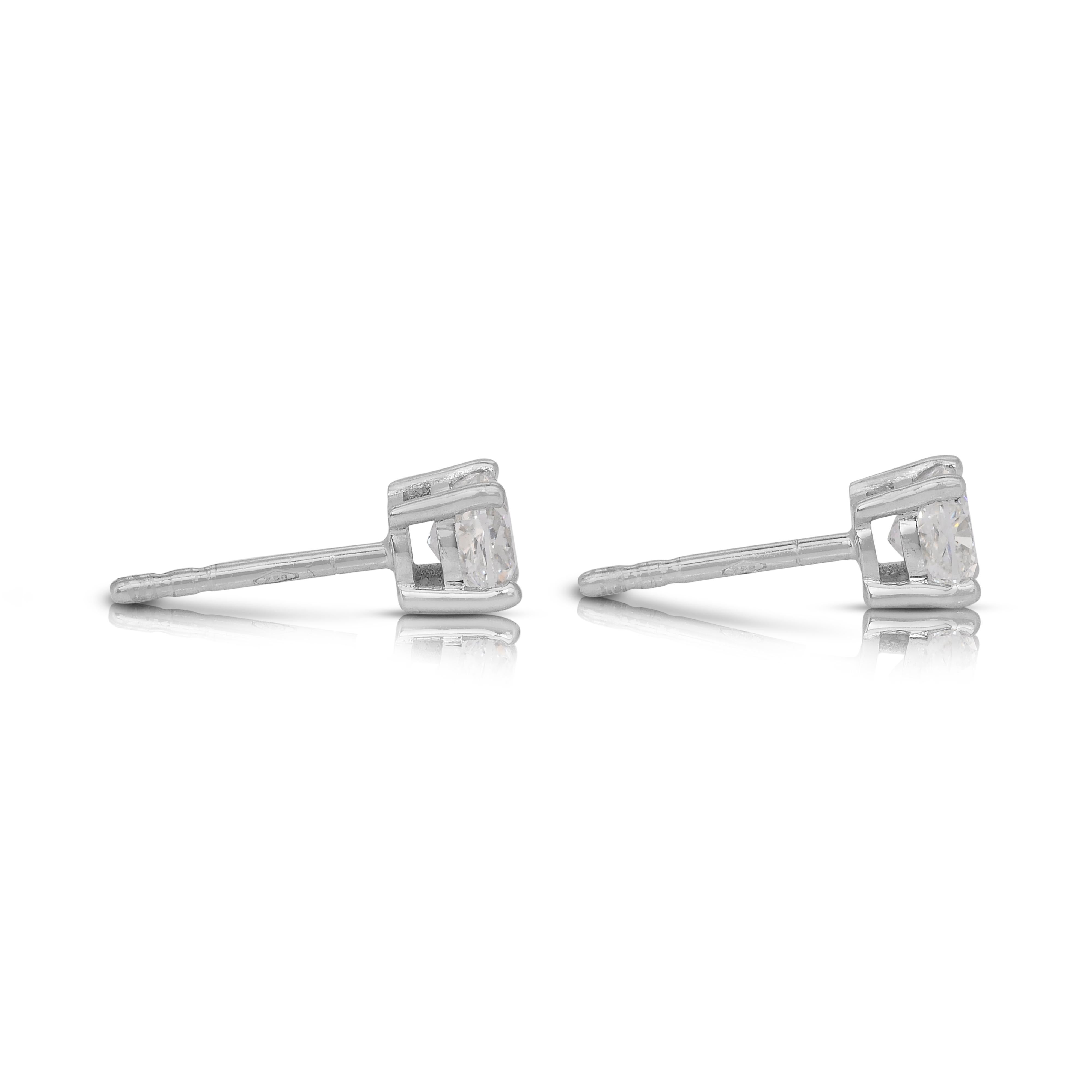 Classic 1.01ct Diamonds Stud Earrings in 18k White Gold - IGI Certified in vendita 1