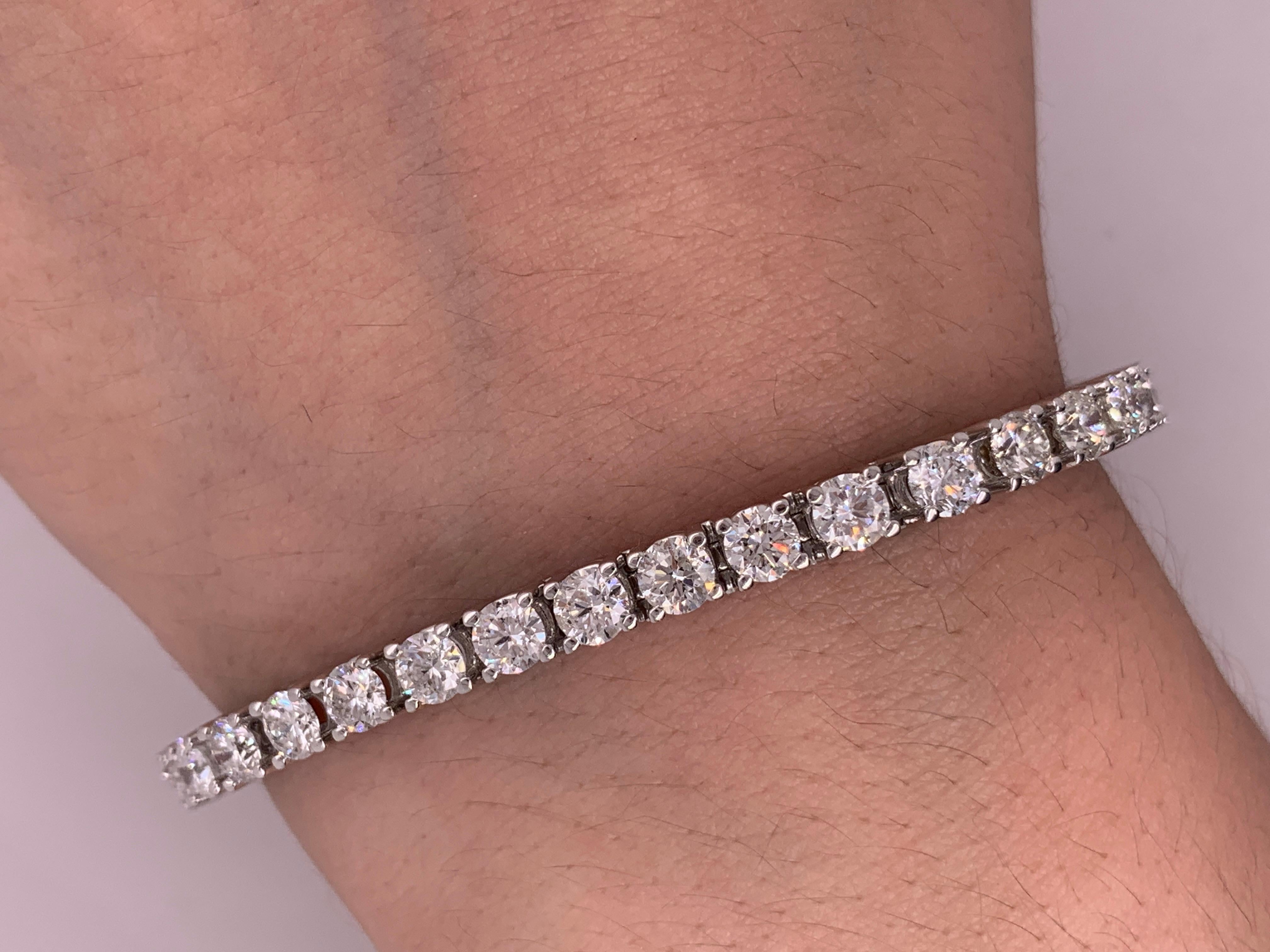 Classic 10.60 Carat Diamond Tennis Bracelet in White Gold In New Condition For Sale In New York, NY