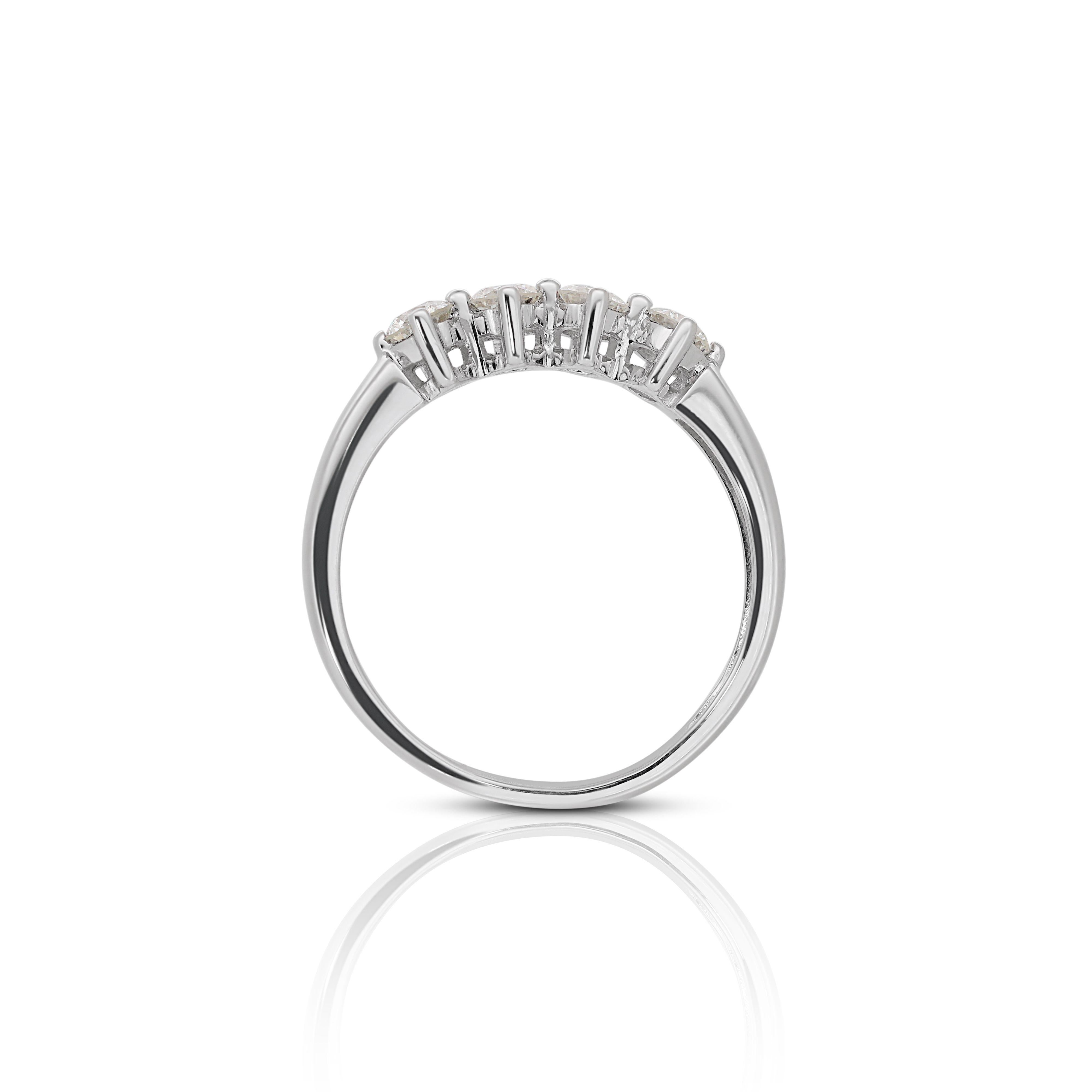 Round Cut Classic 10K White Gold Diamond Cluster Ring For Sale