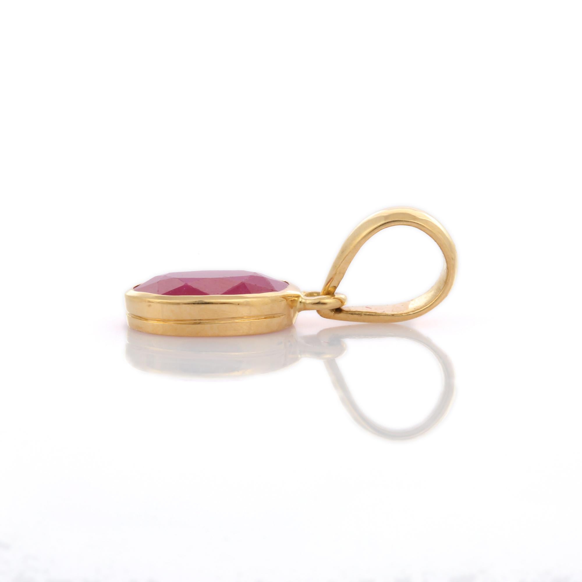 Oval Cut Classic 1.12 Ct Vivid Red Ruby Mounted with 18K Yellow Gold Simple Ruby Pendant For Sale