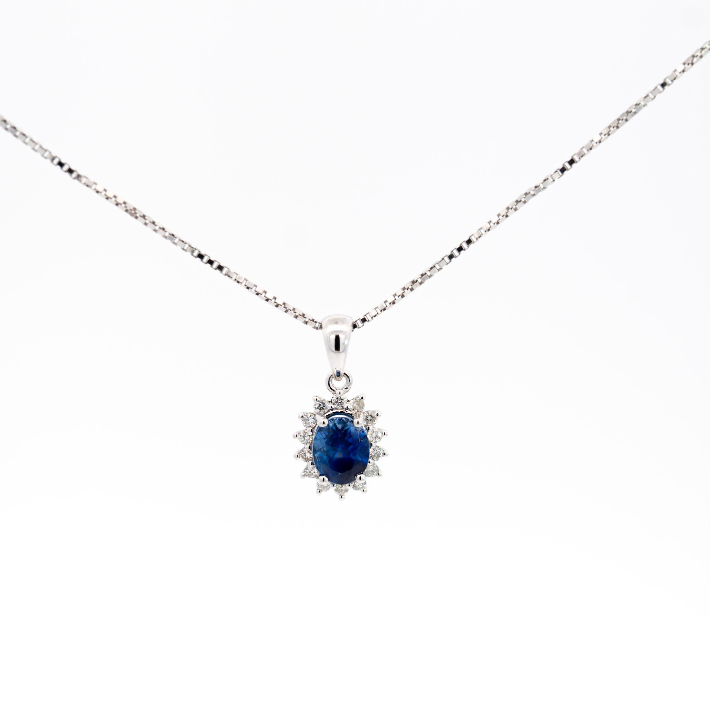Classic 1.20 Carat Oval-Cut Blue Sapphire & Diamond Halo 18KW Pendant Necklace  For Sale 1