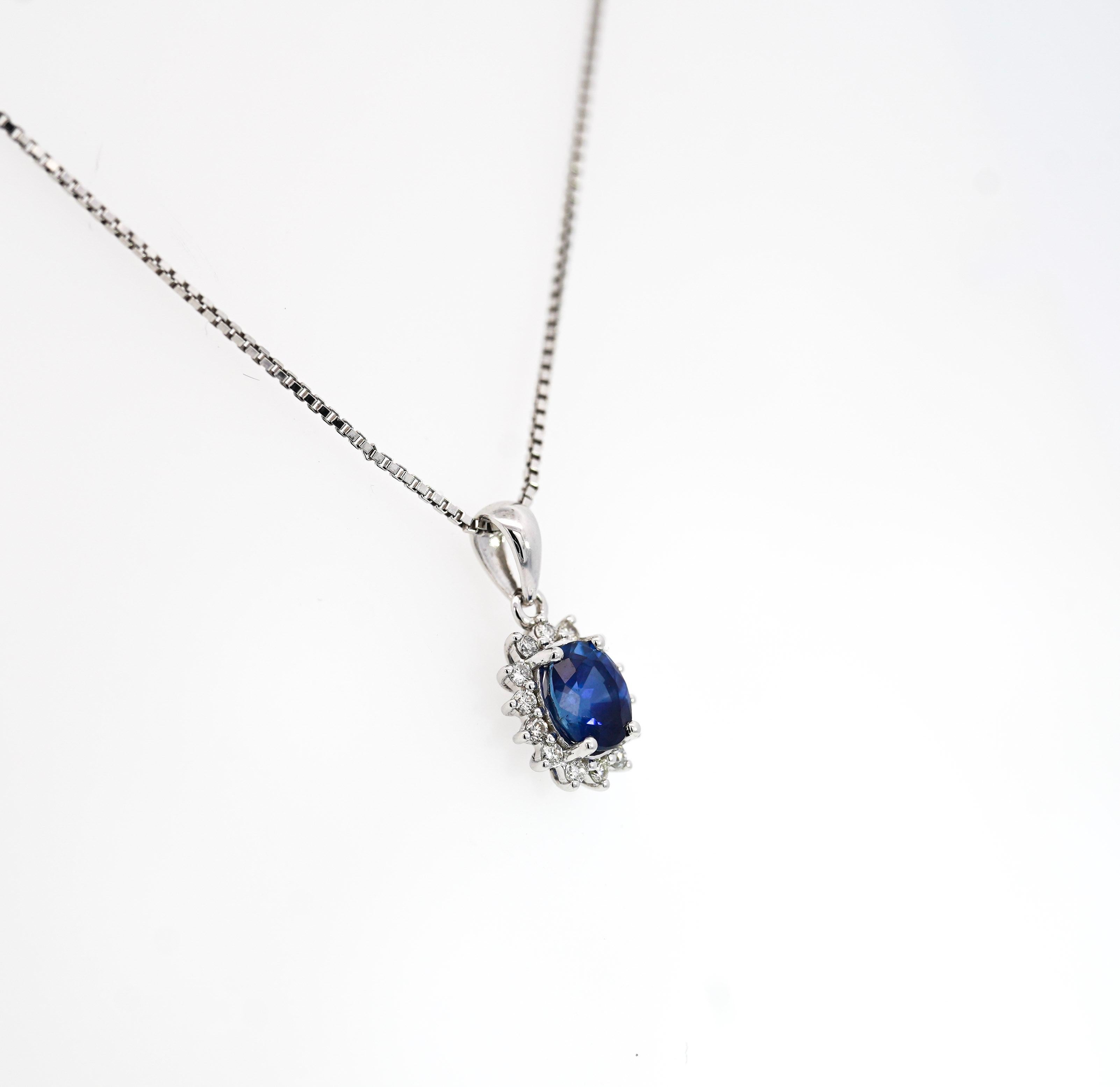 Classic 1.20 Carat Oval-Cut Blue Sapphire & Diamond Halo 18KW Pendant Necklace  For Sale 2
