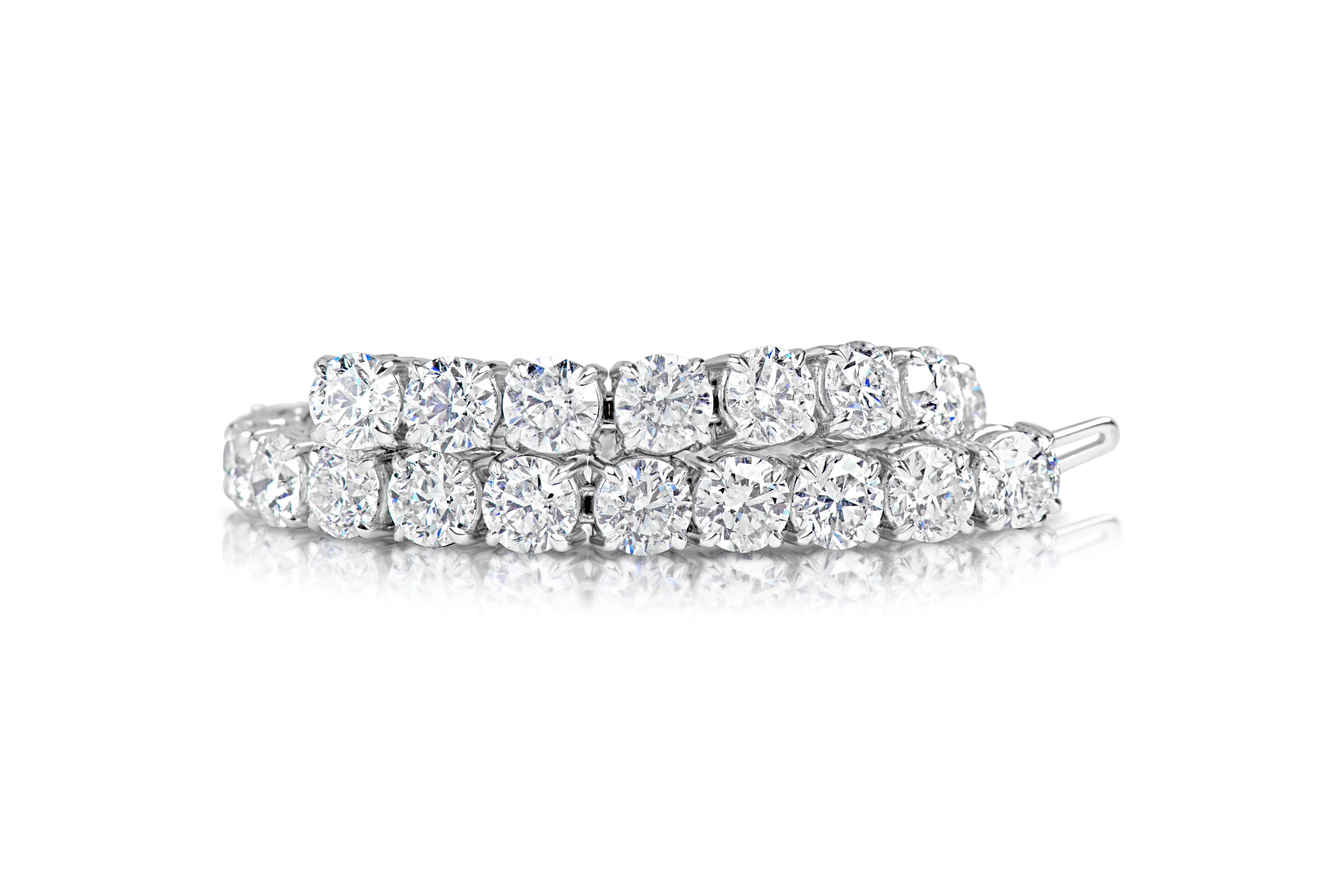 This Superb Classic Diamond Bracelet features 38 diamonds
Weight: 12.00 Cts.
Metal: 14k
Color: G-H
Clarity: SI