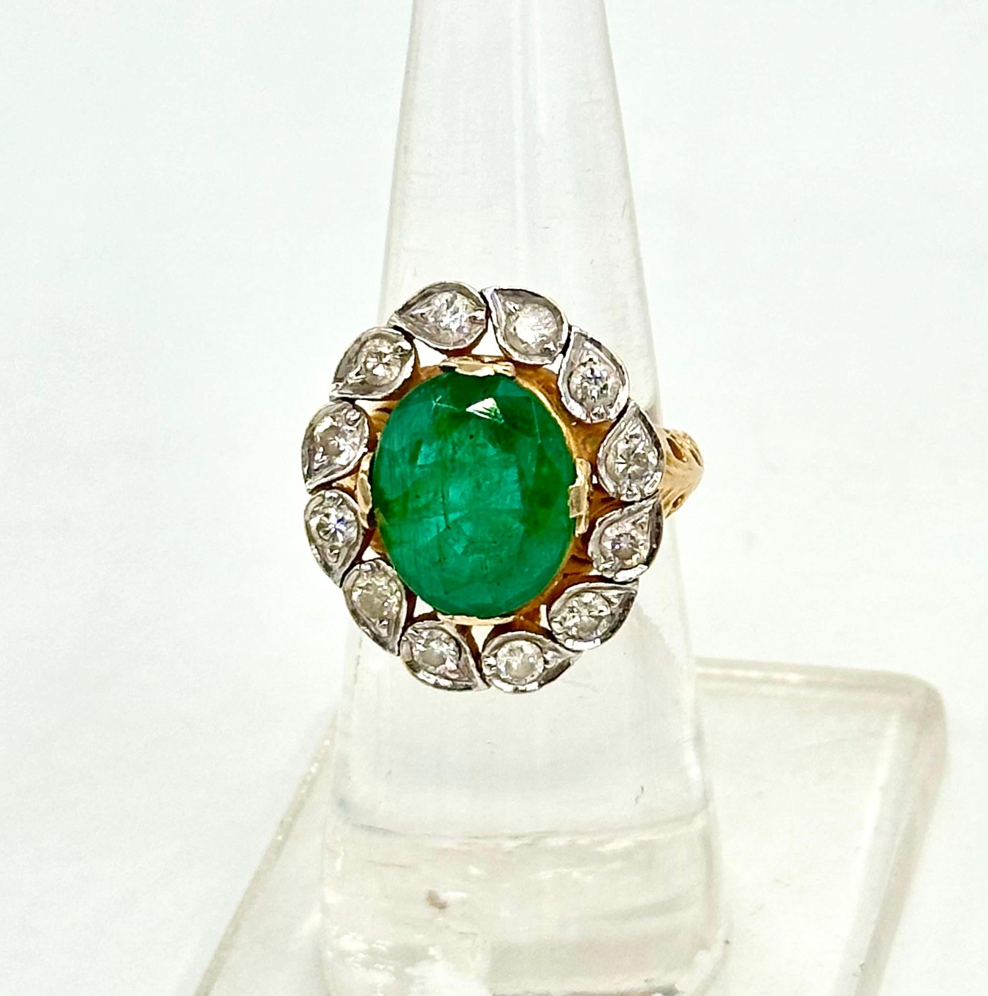 Taille brillant Classic 1.20ctw diamond columbia emerald 18k gold filigree ring en vente