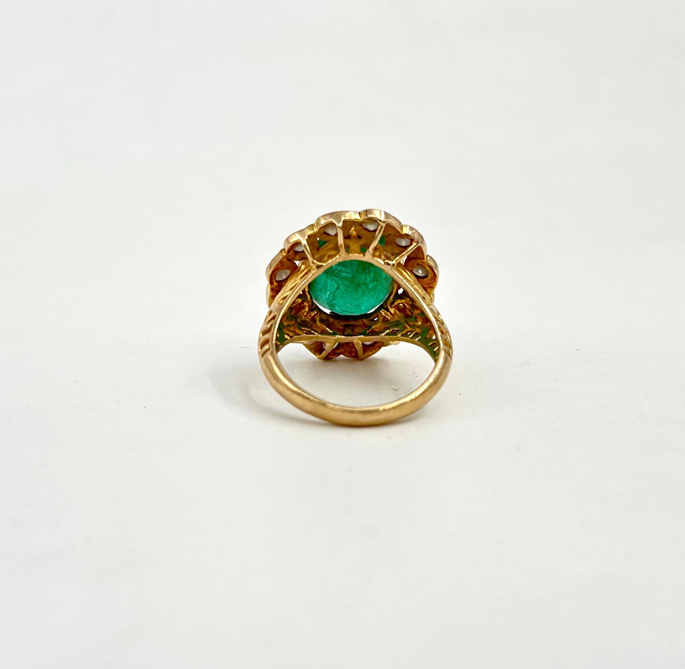 Classic 1.20ctw diamond columbia emerald 18k gold filigree ring In Good Condition For Sale In Delhi, DL