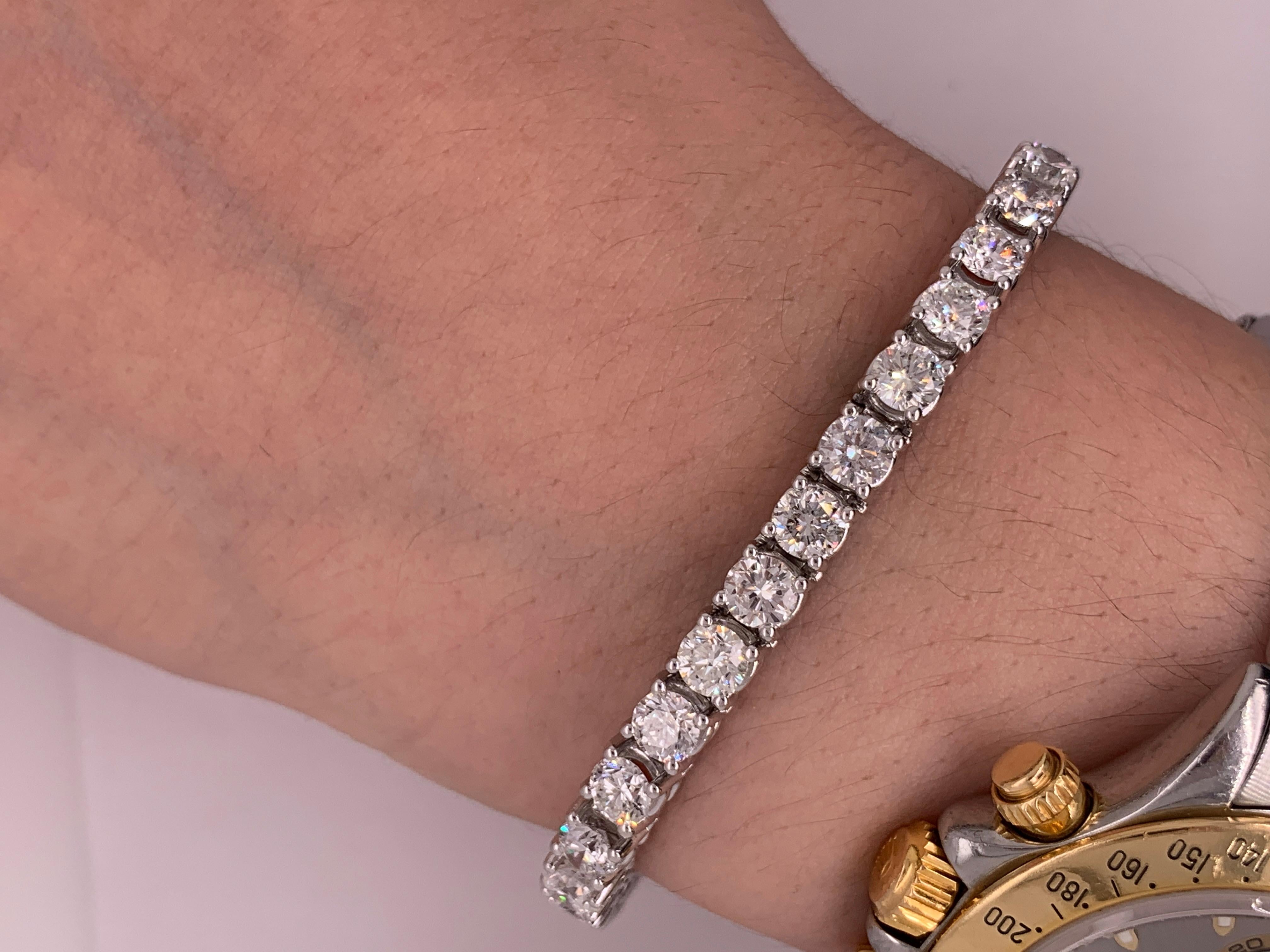 Classic 12.25 Carat Diamond Tennis Bracelet in White Gold In New Condition In New York, NY
