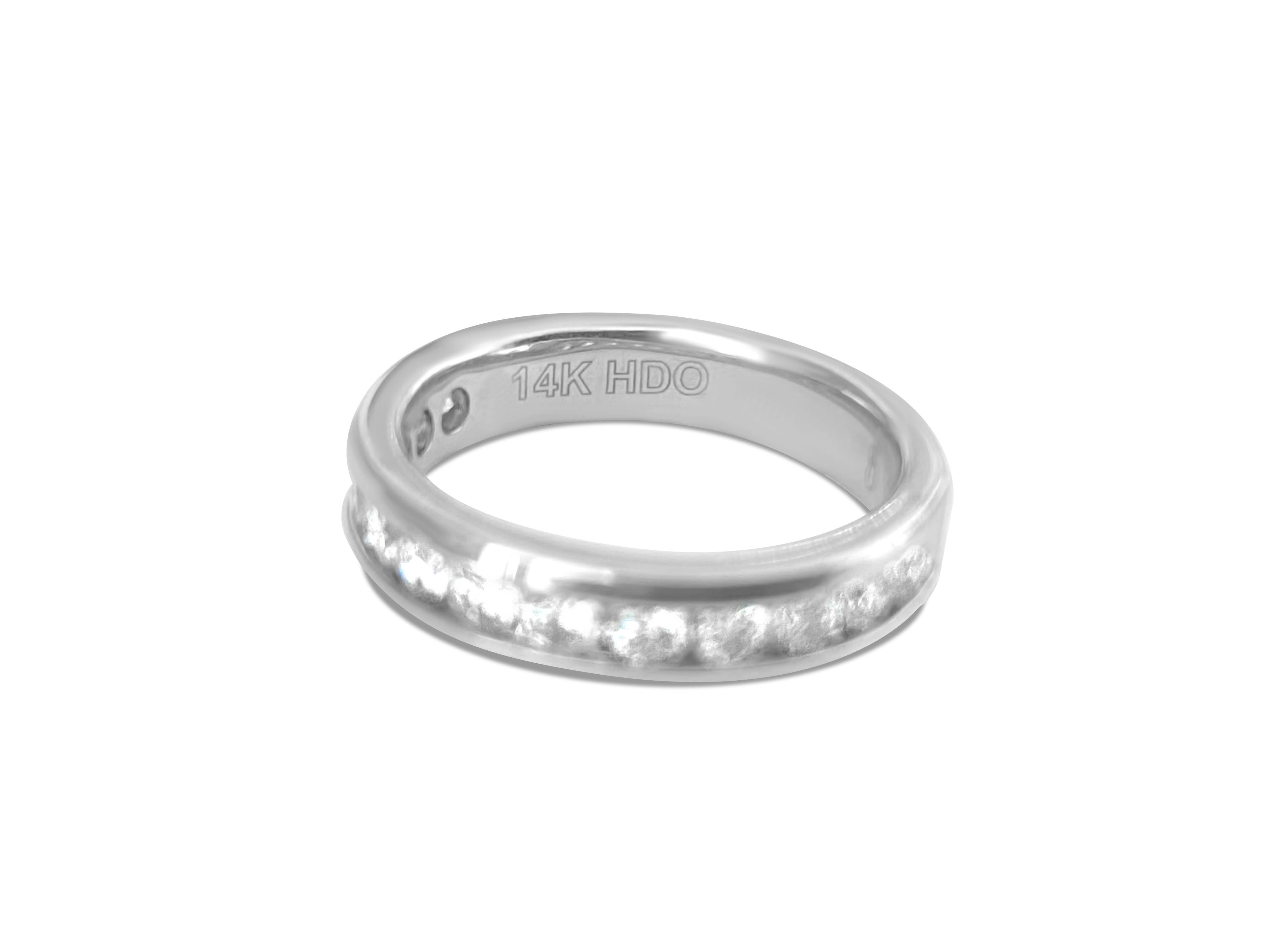 Classic 1.25 Carat Diamond Wedding Band Unisex For Sale 1