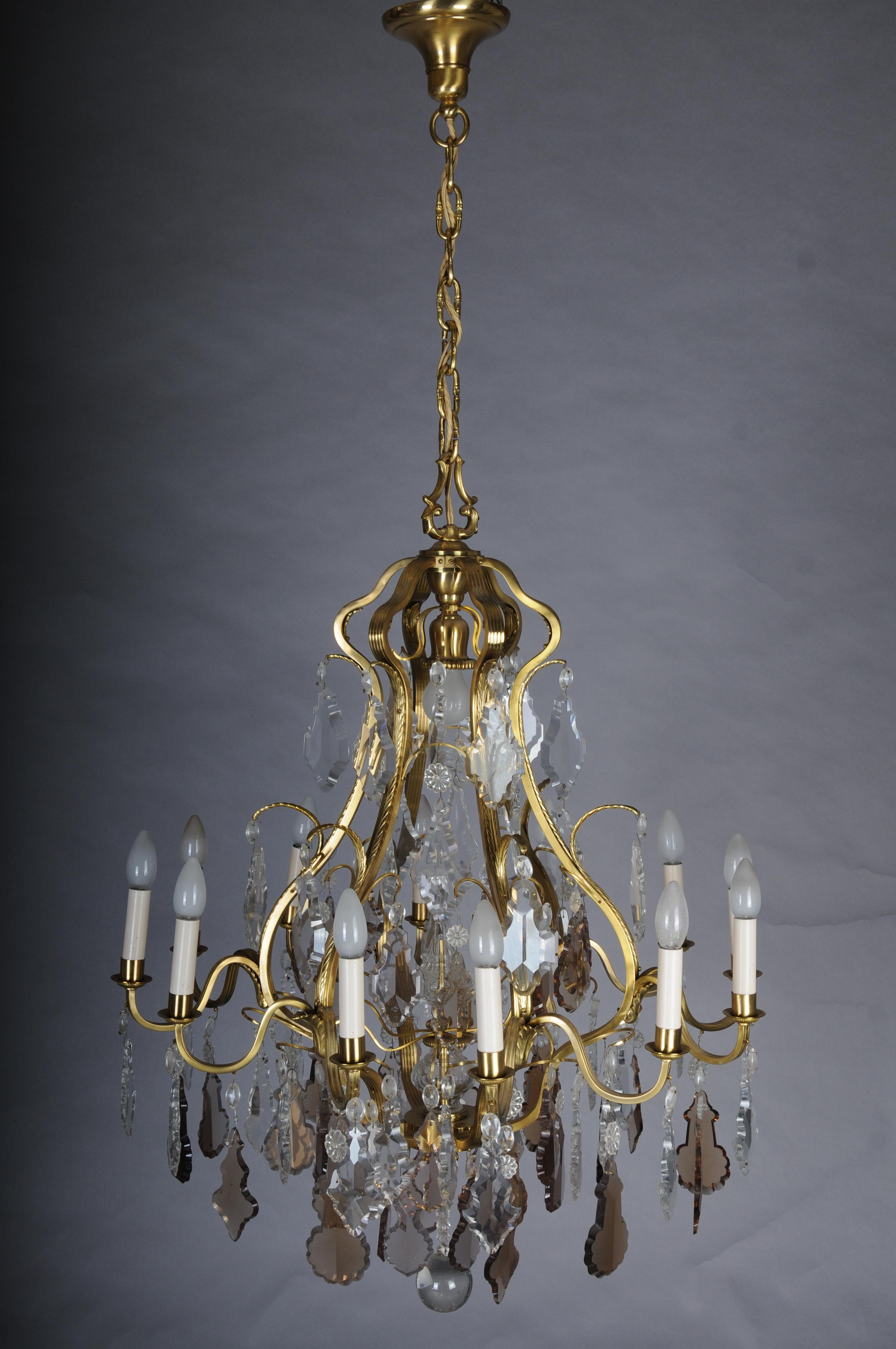 Lampadario classico a 13 luci in cristallo francese, Barocco/Luigi XV

Lampadario classico francese, con struttura in ottone e ricchi pendenti in cristallo tagliato in varie forme e dimensioni.
Un lampadario davvero impressionante.
Francia, XX