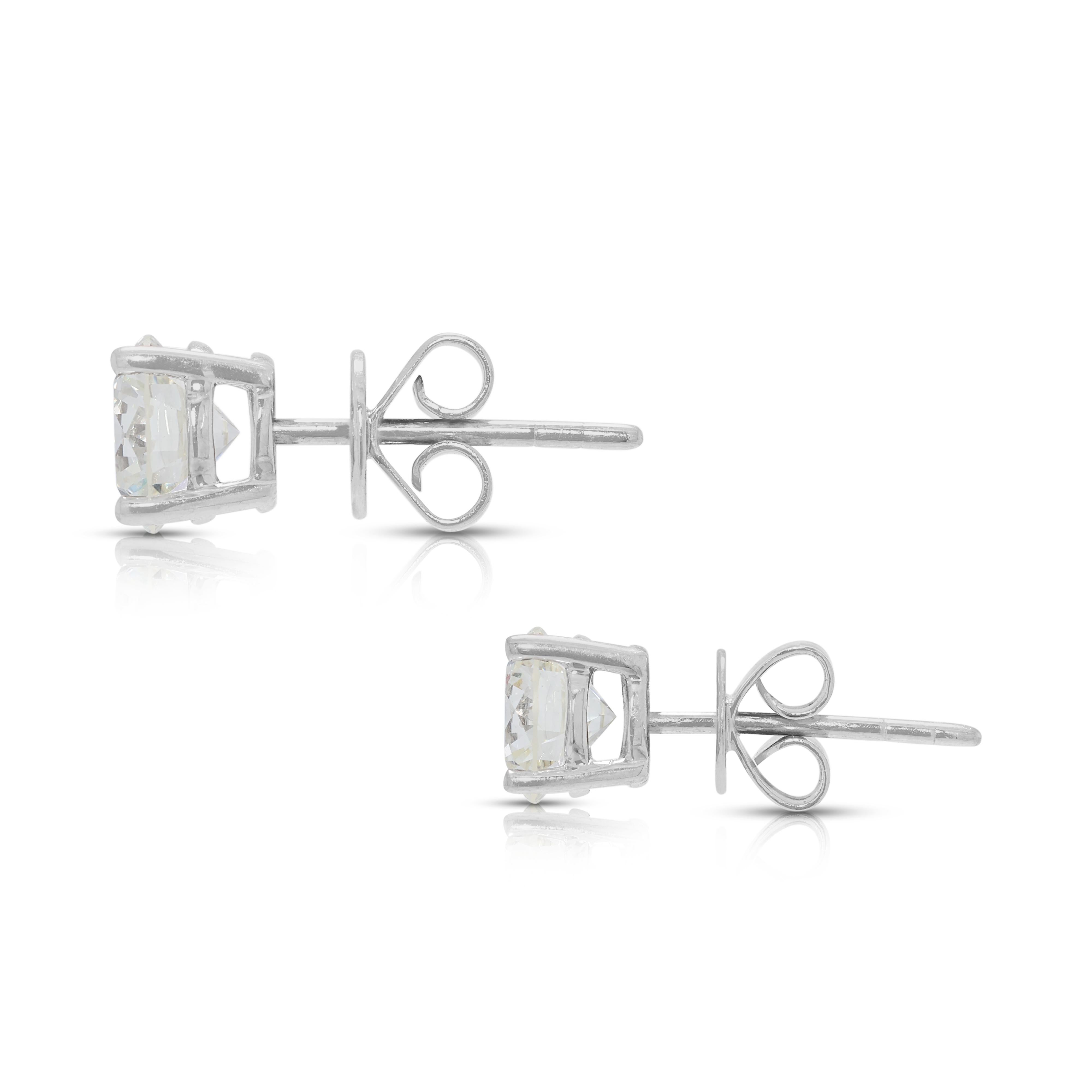 Donna Orecchini classici con diamanti naturali da 1,34 ct in oro bianco 18 carati in vendita