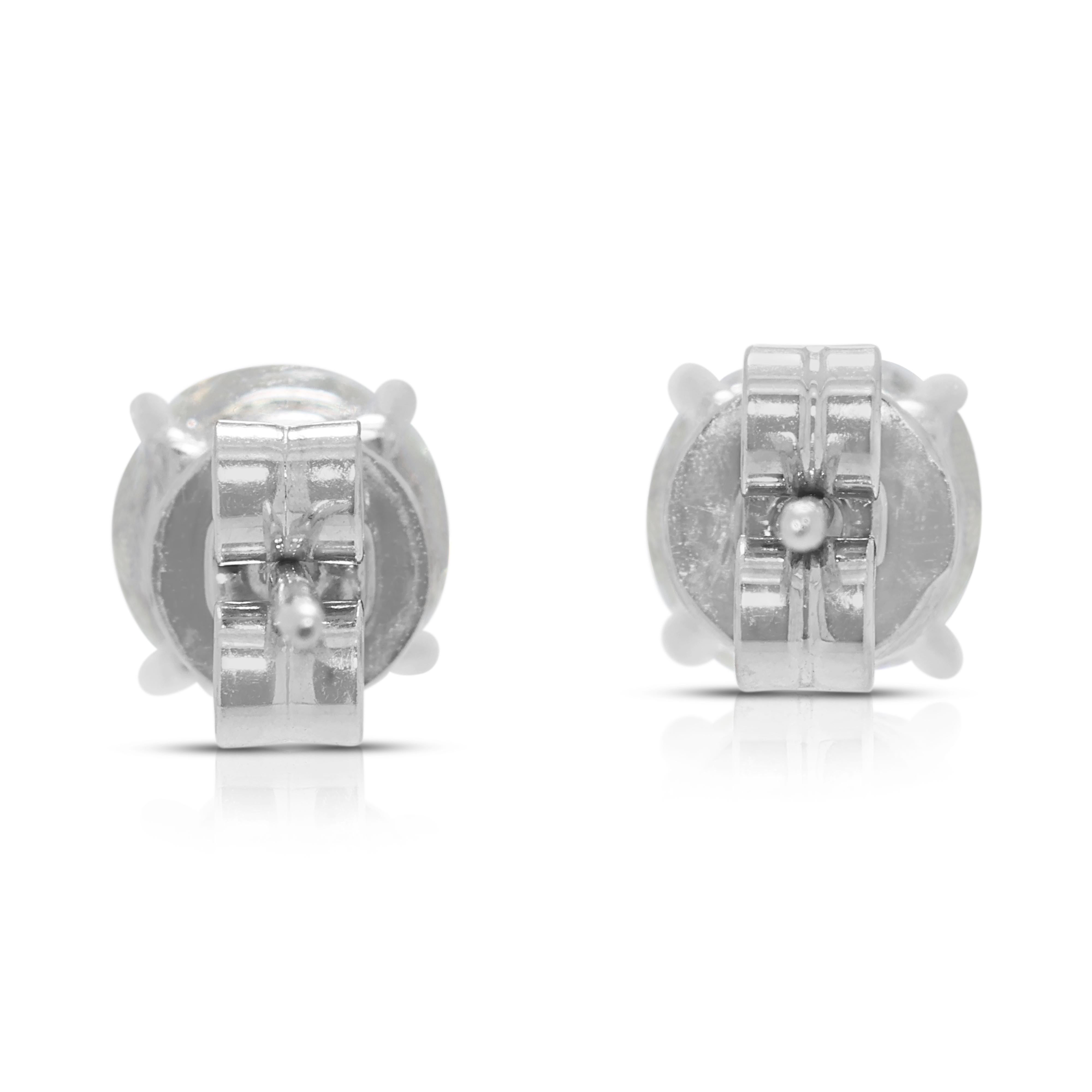 Orecchini classici con diamanti naturali da 1,34 ct in oro bianco 18 carati in vendita 1