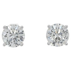 Orecchini classici con diamanti naturali da 1,34 ct in oro bianco 18 carati