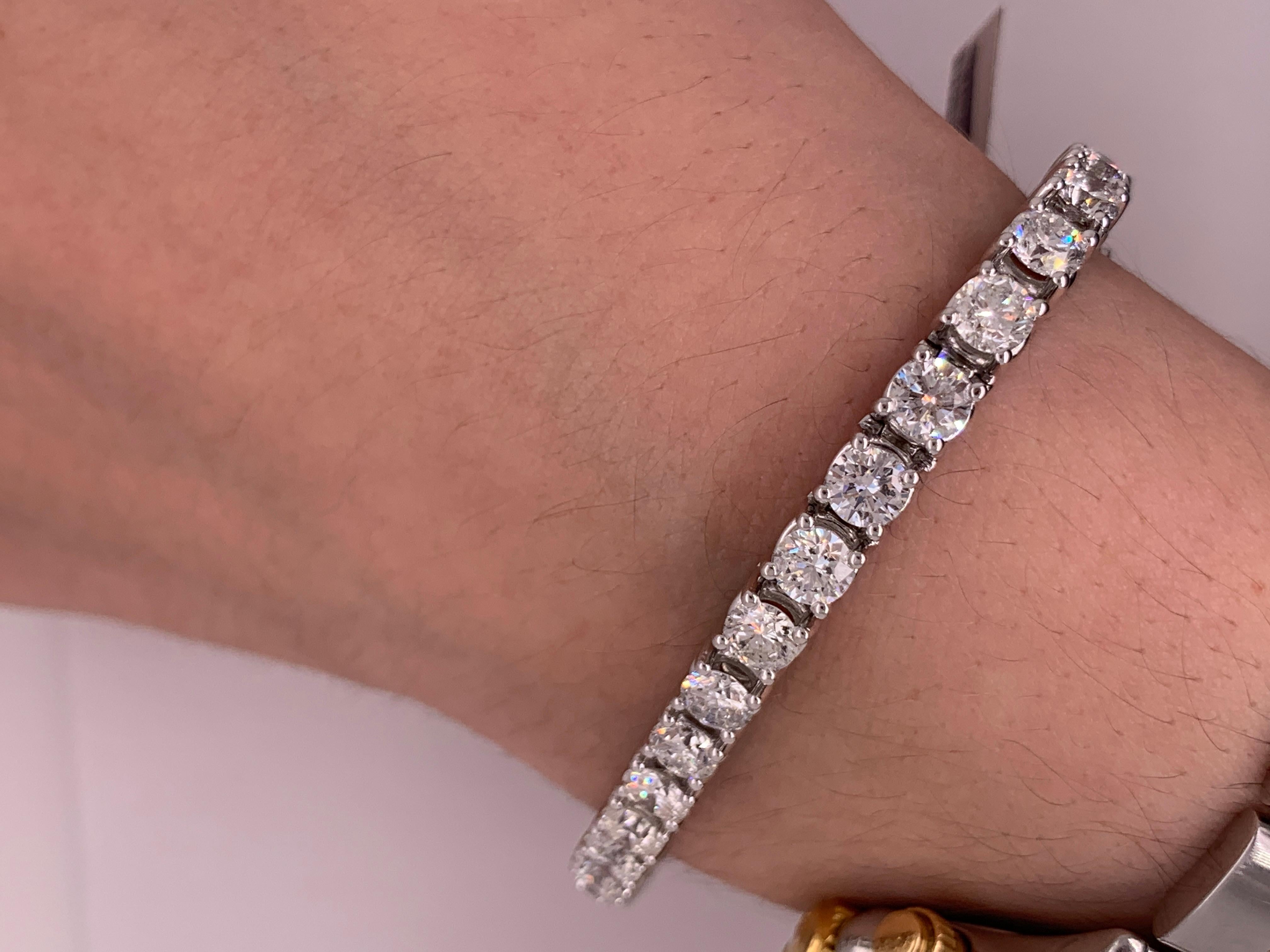 Classic 13.50 Carat Diamond Tennis Bracelet in White Gold In New Condition In New York, NY