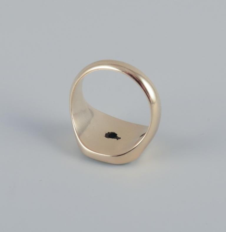 Women's or Men's Classic 14 karat gold ring. Rhodonit with monogram. Mid-20th C.