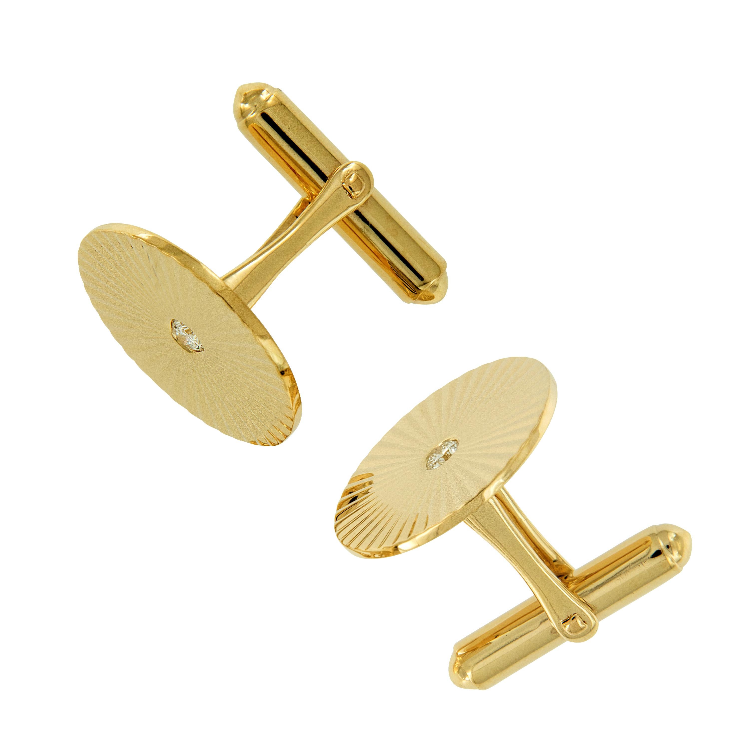 Round Cut Classic 14 Karat Yellow Gold and Diamond Fluted Cufflinks For Sale