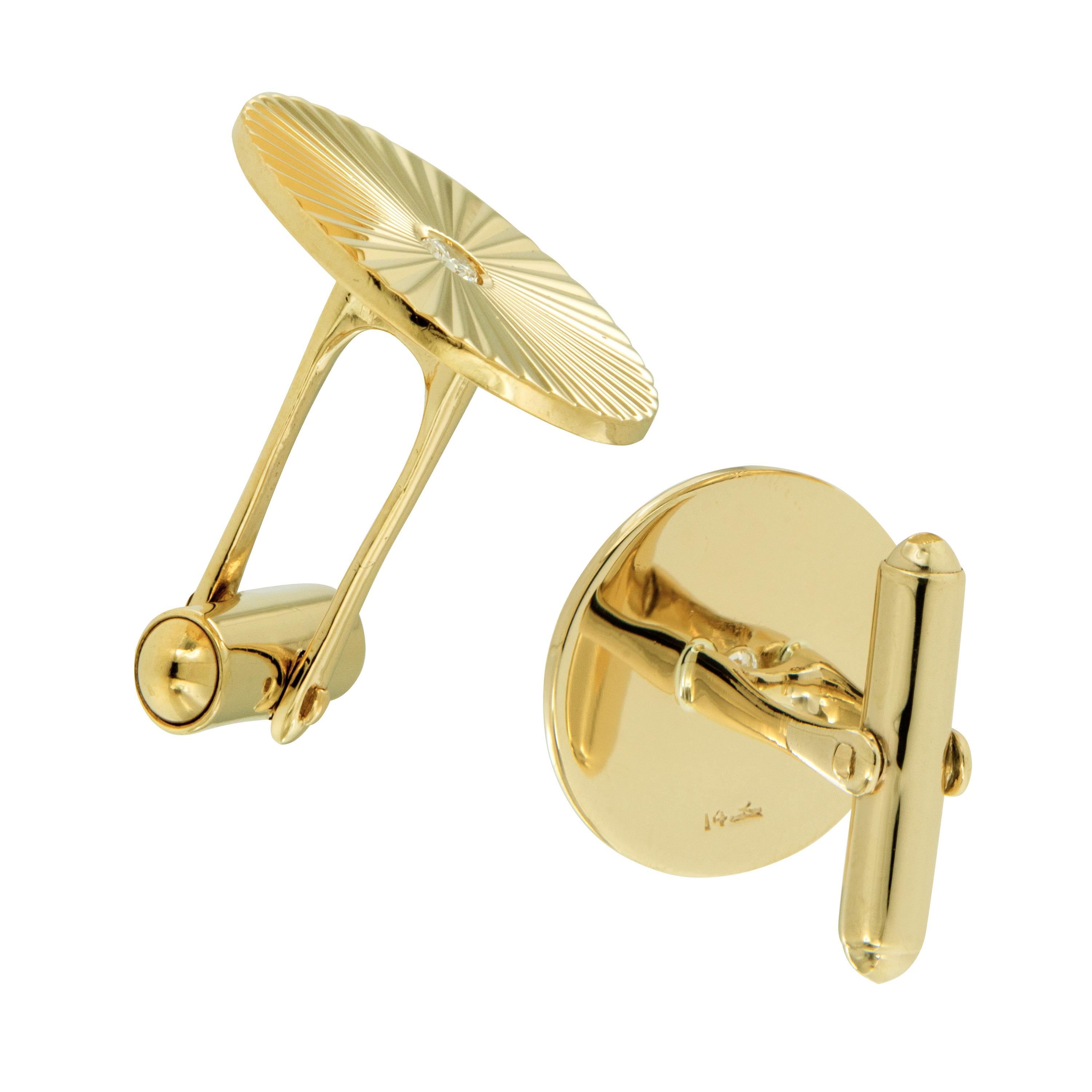 Classic 14 Karat Yellow Gold and Diamond Fluted Cufflinks In Excellent Condition For Sale In Troy, MI