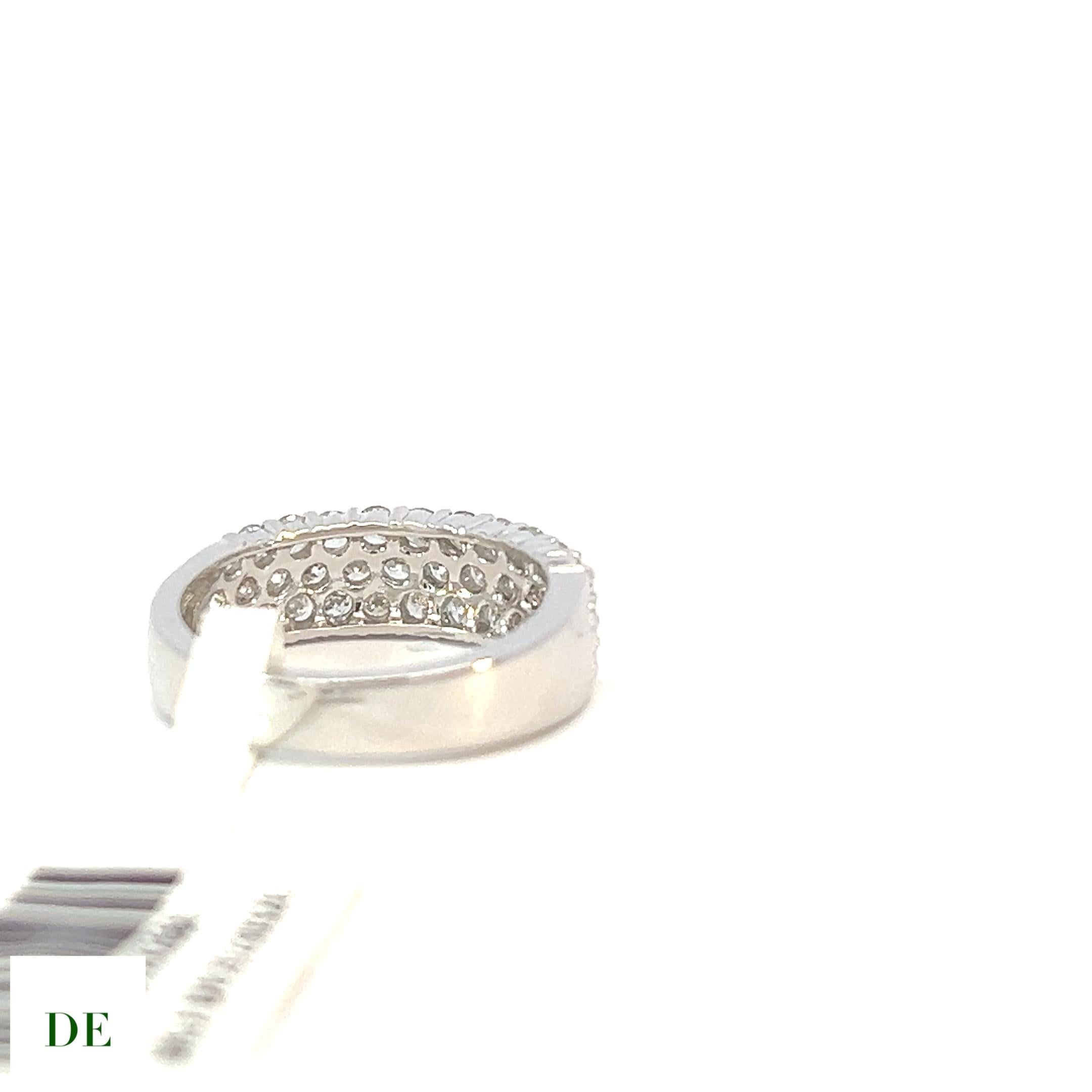 Classic 14k Gold 1,396 Karat Elegantes Cluster Diamantband Ring (Brillantschliff) im Angebot