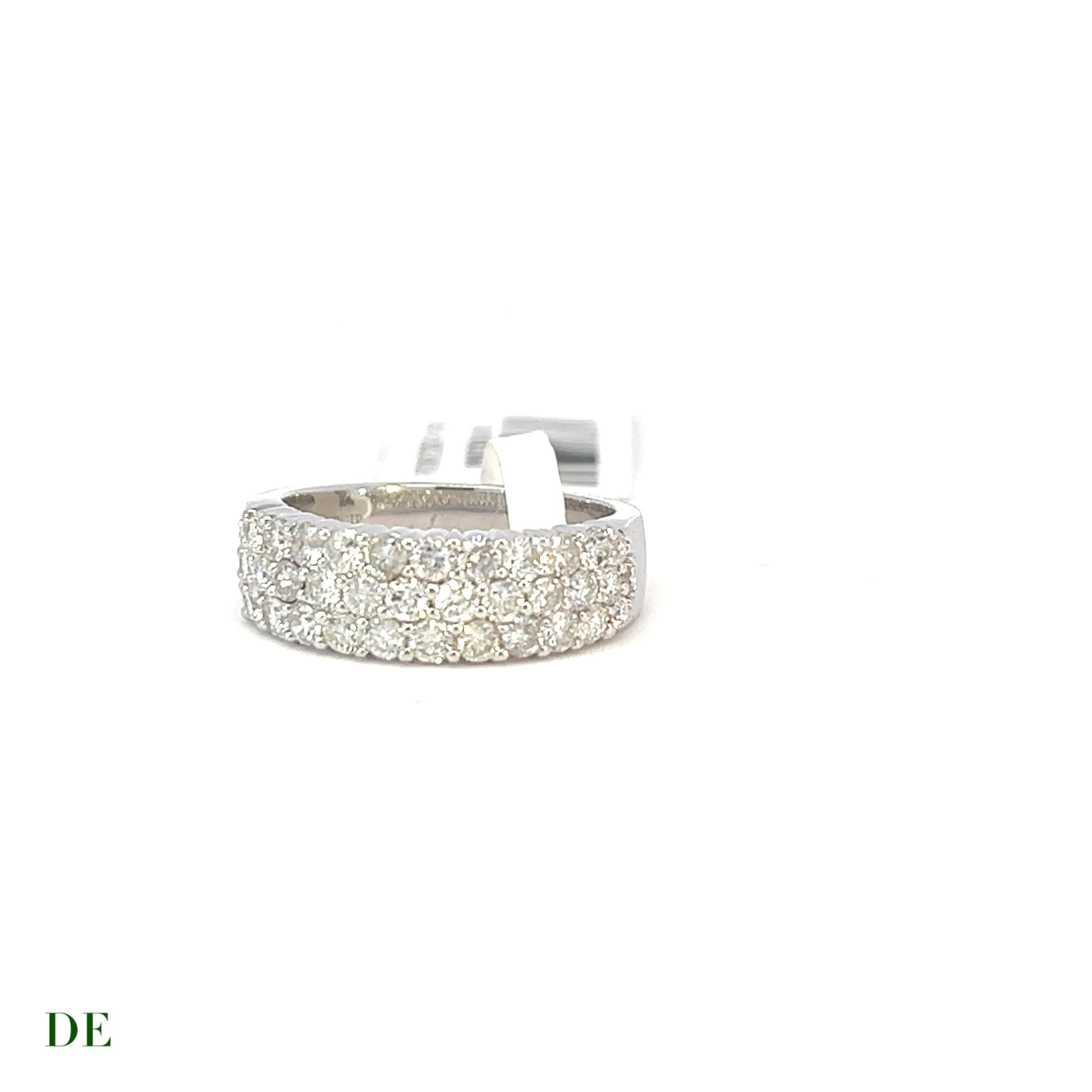 Classic 14k Gold 1,396 Karat Elegantes Cluster Diamantband Ring für Damen oder Herren im Angebot